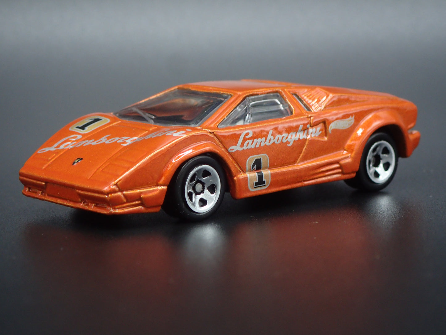 1974-1990 LAMBORGHINI COUNTACH 25TH ANNIVERSARY 1:64 SCALE DIECAST MODEL CAR