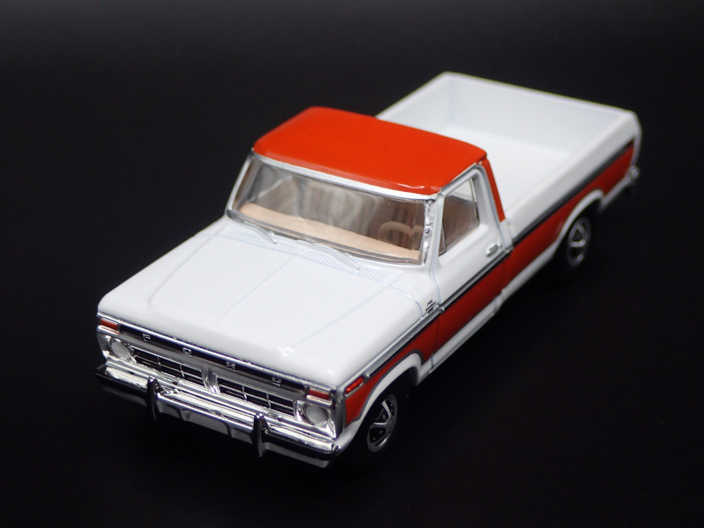1977 77 FORD F150 LONG BED PICKUP TRUCK 1/64 SCALE DIORAMA DIECAST MODEL CAR