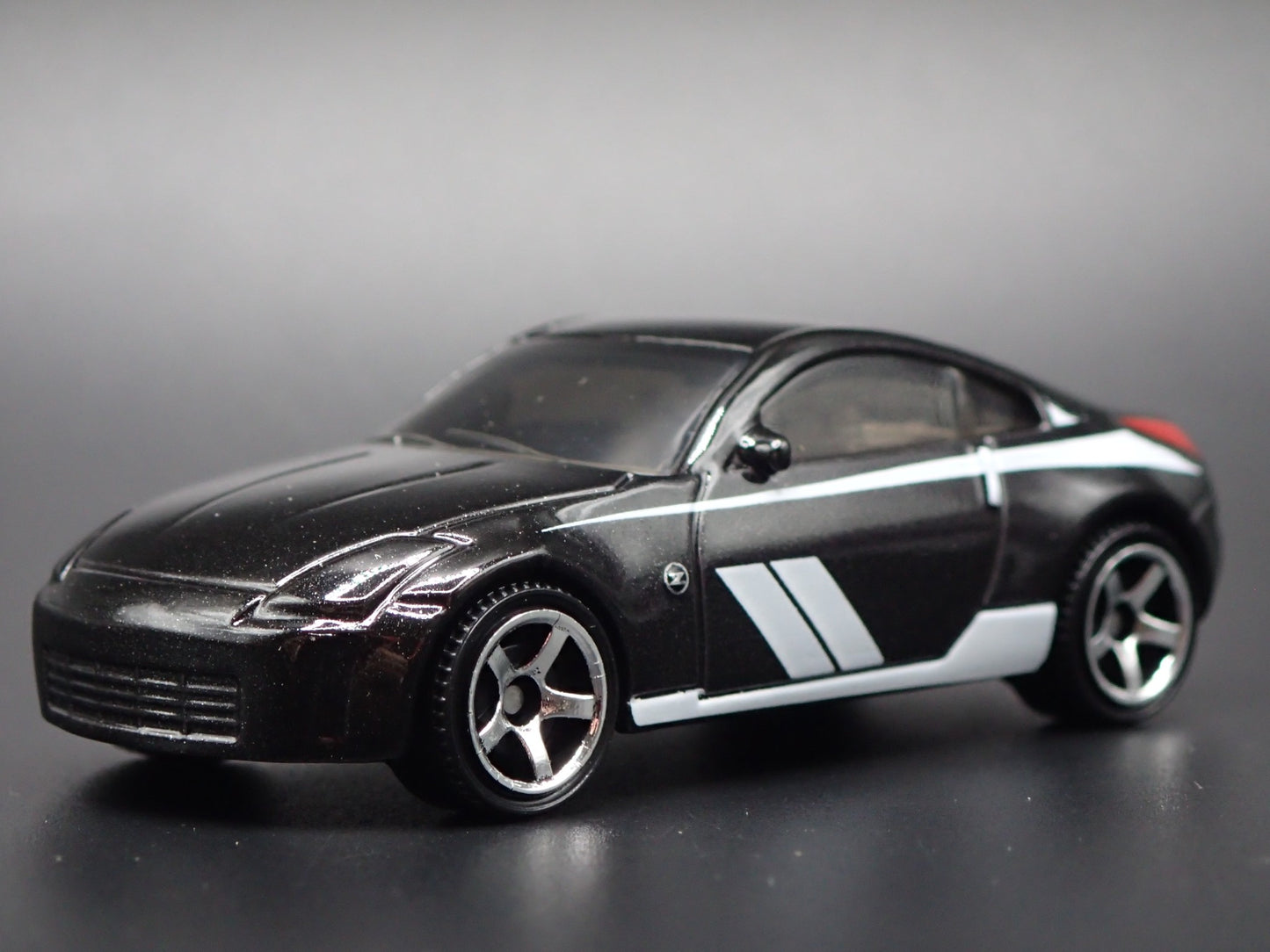 2003-2009 NISSAN 350Z JDM BLACK 1:64 SCALE COLLECTIBLE DIORAMA DIECAST MODEL CAR