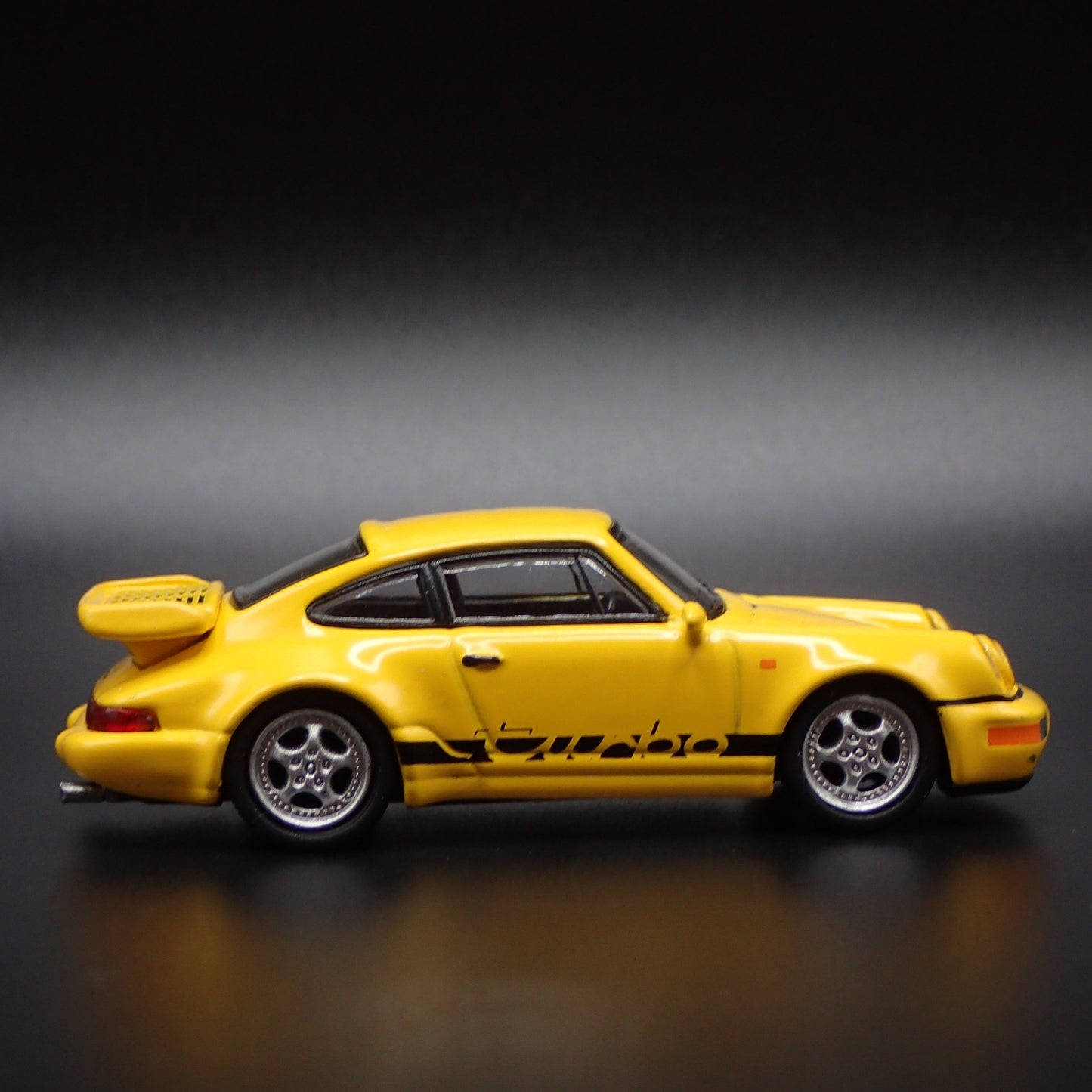 PORSCHE 911 TURBO YELLOW 1:64 SCALE COLLECTIBLE DIORAMA DIECAST MODEL CAR
