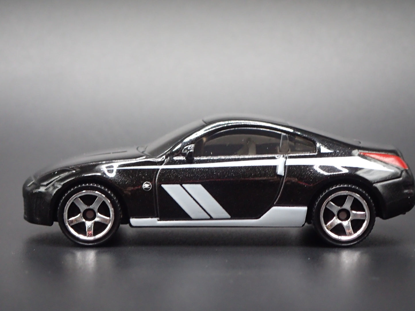 2003-2009 NISSAN 350Z JDM BLACK 1:64 SCALE COLLECTIBLE DIORAMA DIECAST MODEL CAR