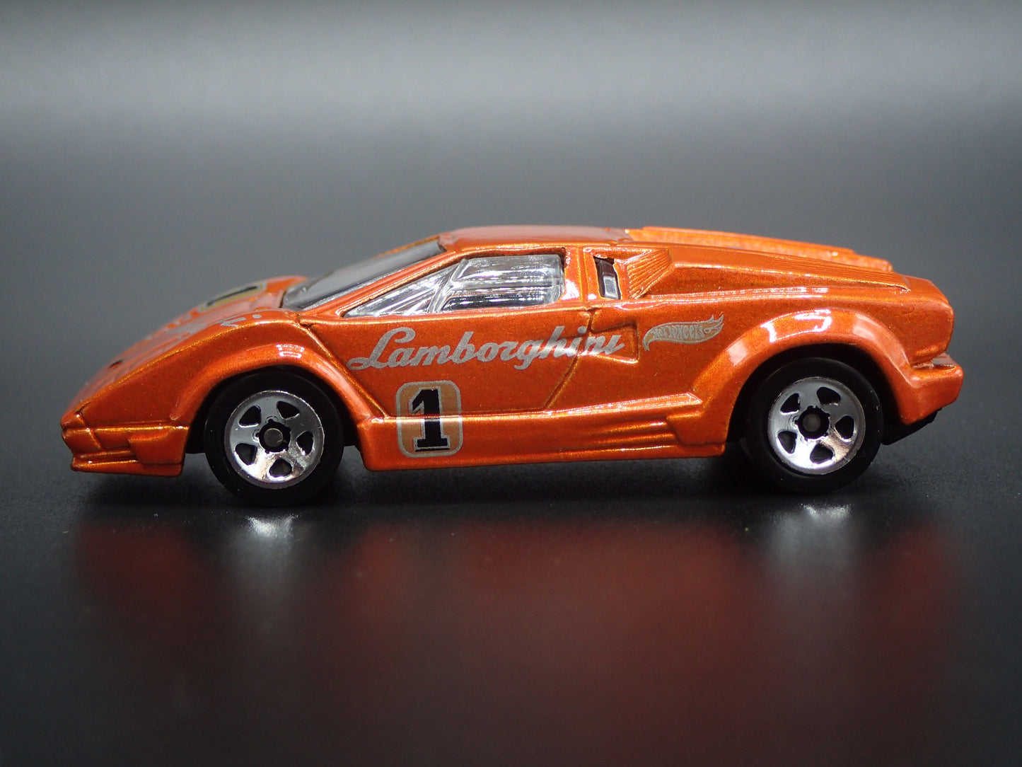 1974-1990 LAMBORGHINI COUNTACH 25TH ANNIVERSARY 1:64 SCALE DIECAST MODEL CAR