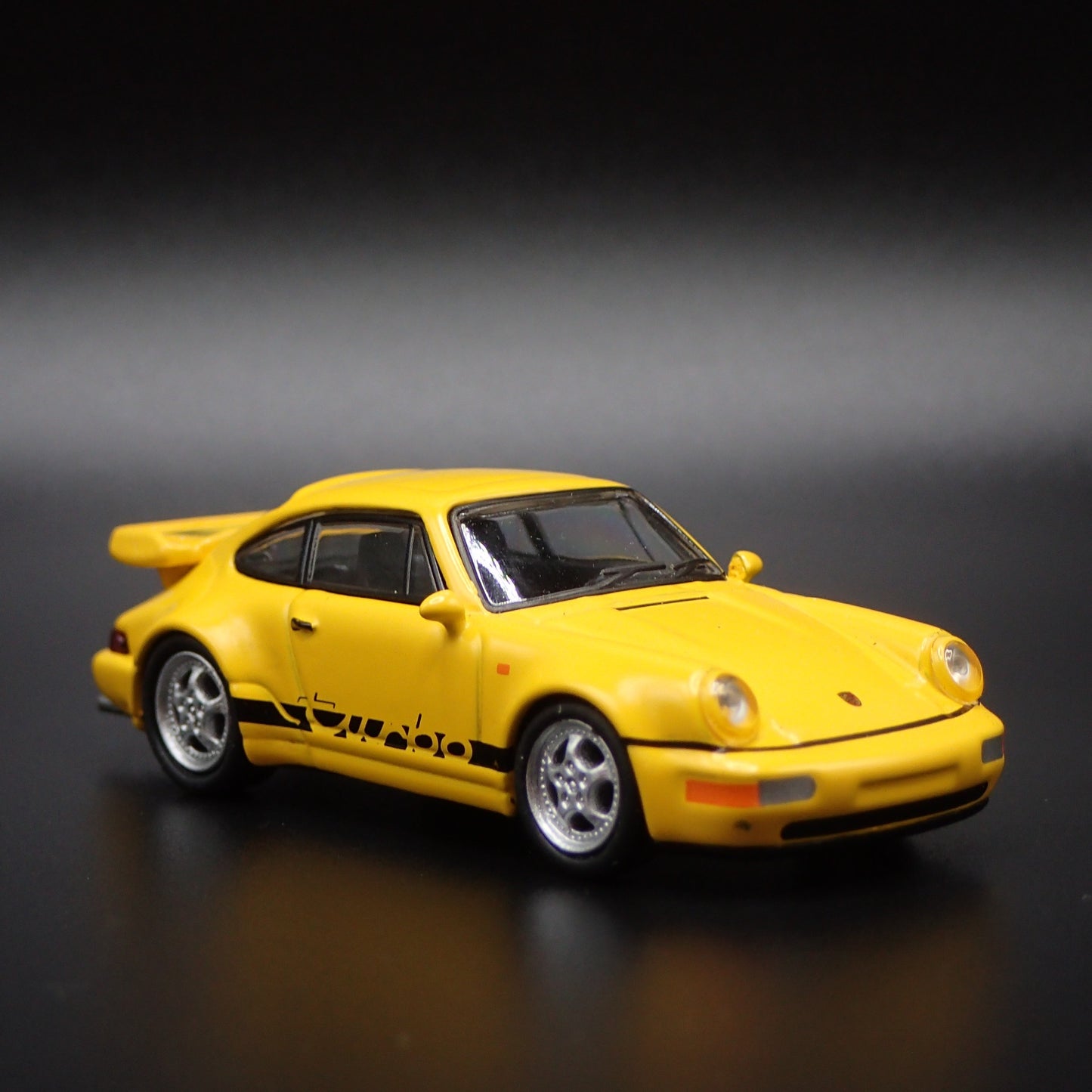 PORSCHE 911 TURBO YELLOW 1:64 SCALE COLLECTIBLE DIORAMA DIECAST MODEL CAR