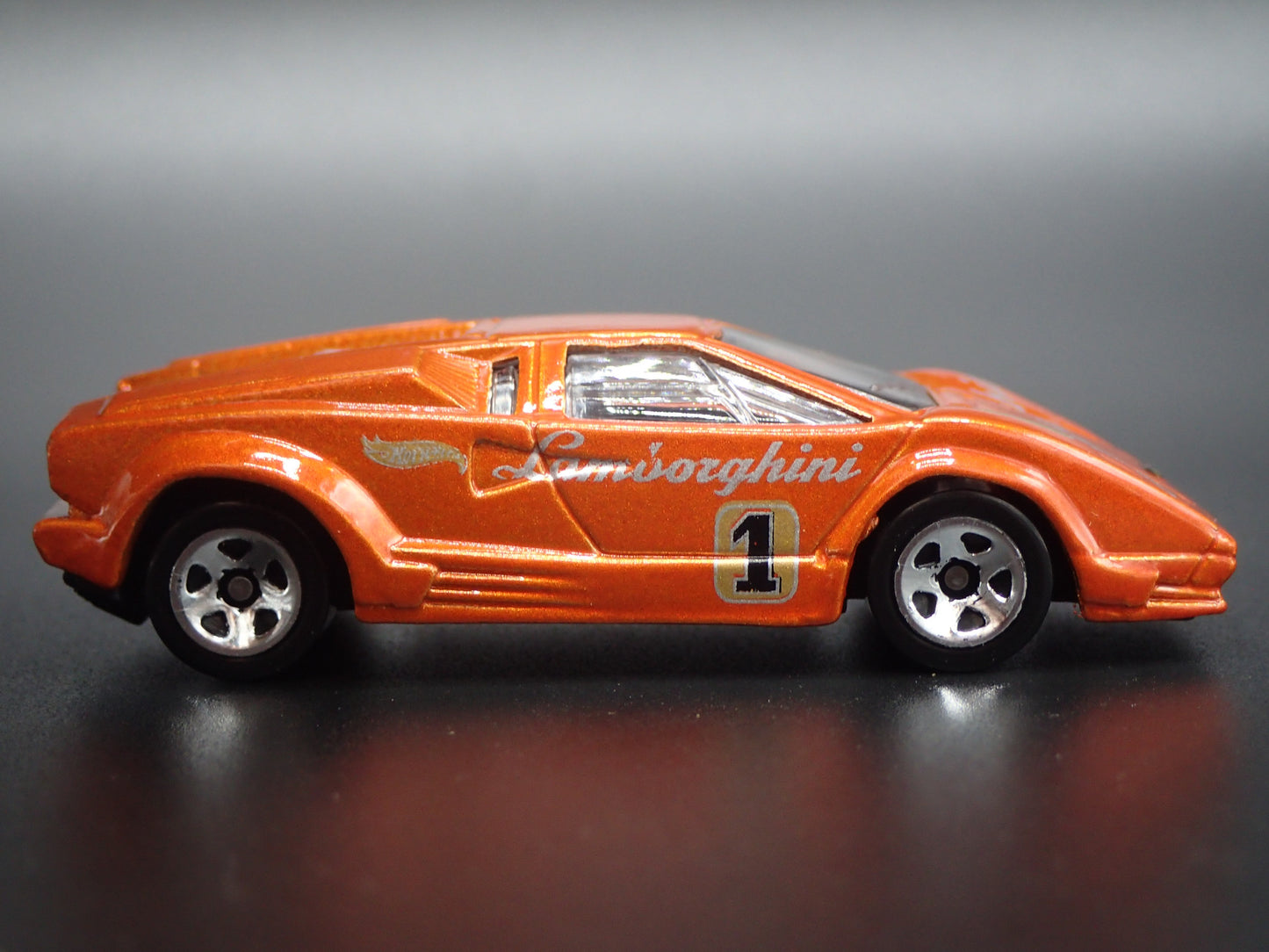 1974-1990 LAMBORGHINI COUNTACH 25TH ANNIVERSARY 1:64 SCALE DIECAST MODEL CAR