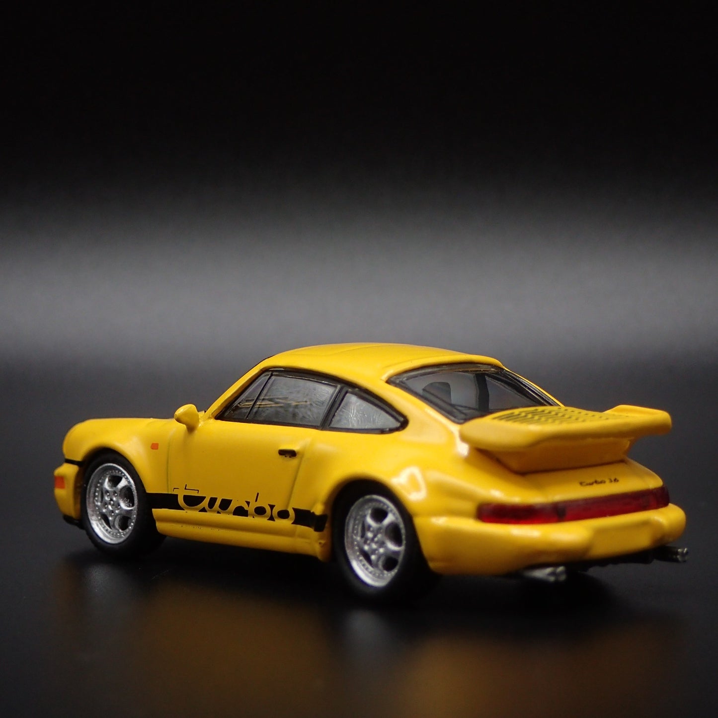 PORSCHE 911 TURBO YELLOW 1:64 SCALE COLLECTIBLE DIORAMA DIECAST MODEL CAR