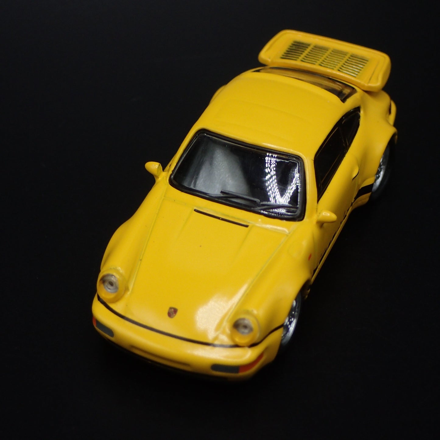 PORSCHE 911 TURBO YELLOW 1:64 SCALE COLLECTIBLE DIORAMA DIECAST MODEL CAR