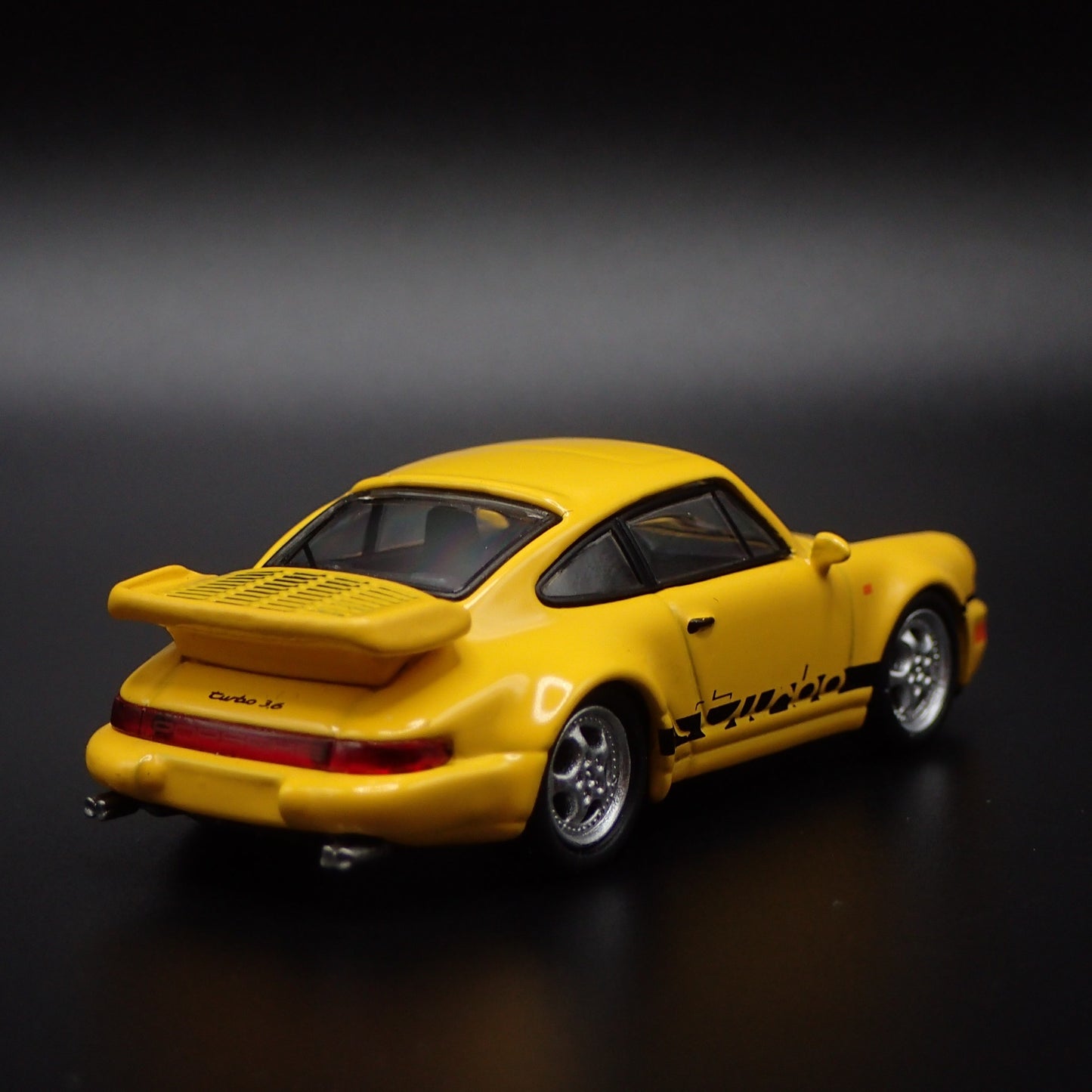 PORSCHE 911 TURBO YELLOW 1:64 SCALE COLLECTIBLE DIORAMA DIECAST MODEL CAR