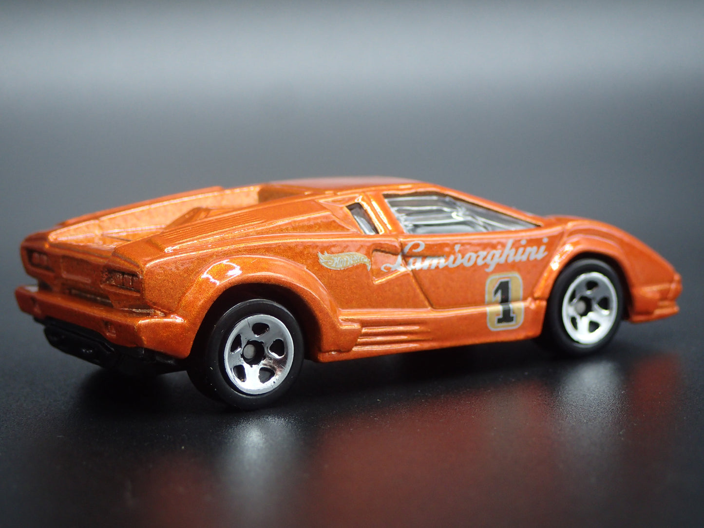 1974-1990 LAMBORGHINI COUNTACH 25TH ANNIVERSARY 1:64 SCALE DIECAST MODEL CAR