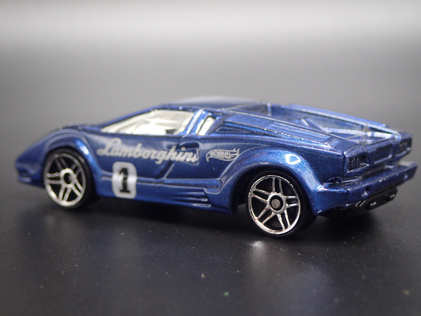 1974-1990 LAMBORGHINI COUNTACH 25TH ANNIVERSARY 1:64 SCALE DIECAST MODEL CAR