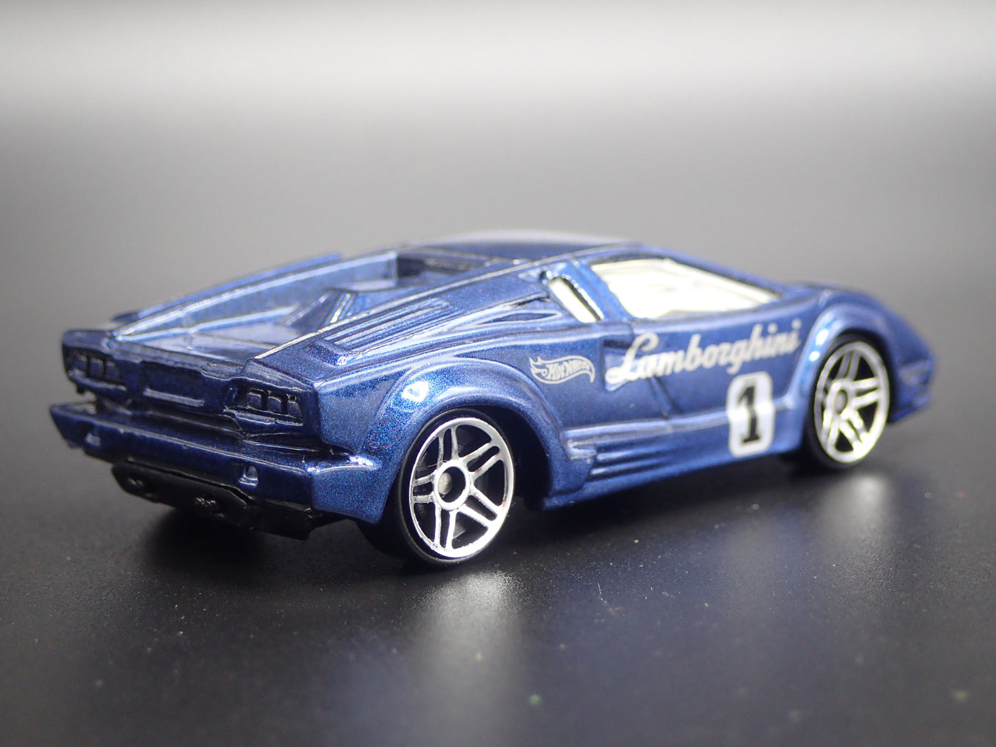 1974-1990 LAMBORGHINI COUNTACH 25TH ANNIVERSARY 1:64 SCALE DIECAST MODEL CAR