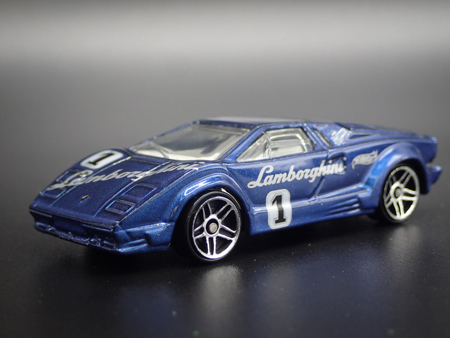 1974-1990 LAMBORGHINI COUNTACH 25TH ANNIVERSARY 1:64 SCALE DIECAST MODEL CAR
