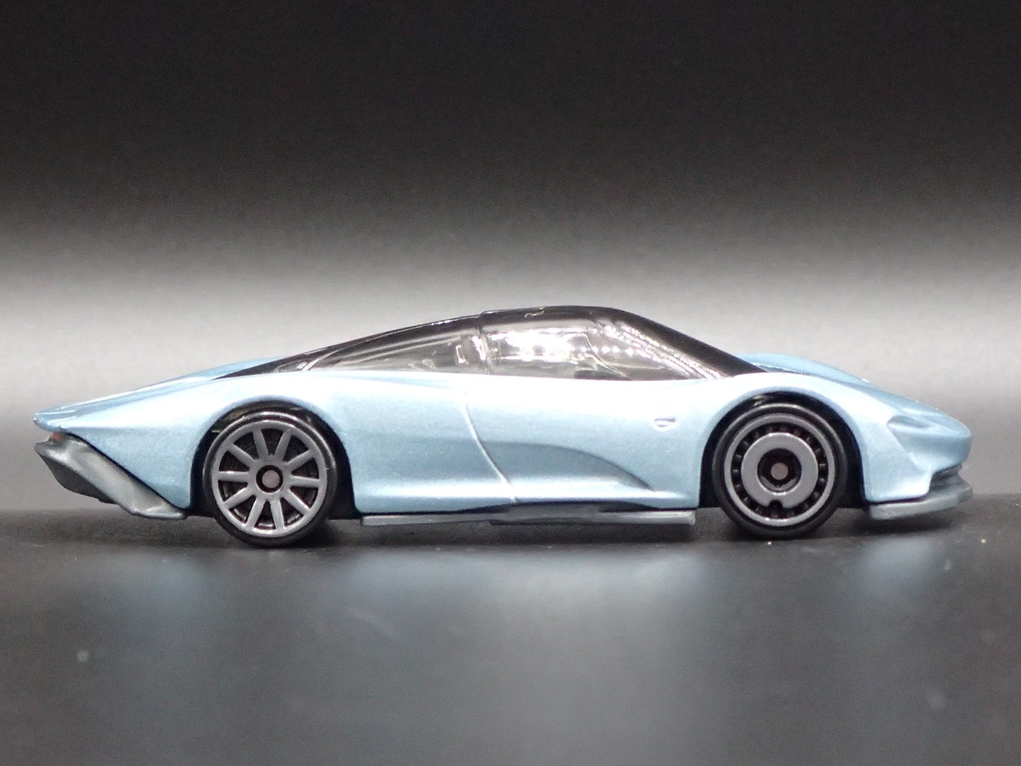 2020 20 MCLAREN SPEEDTAIL SUPER CAR BLUE 1:64 SCALE DIORAMA DIECAST MODEL CAR