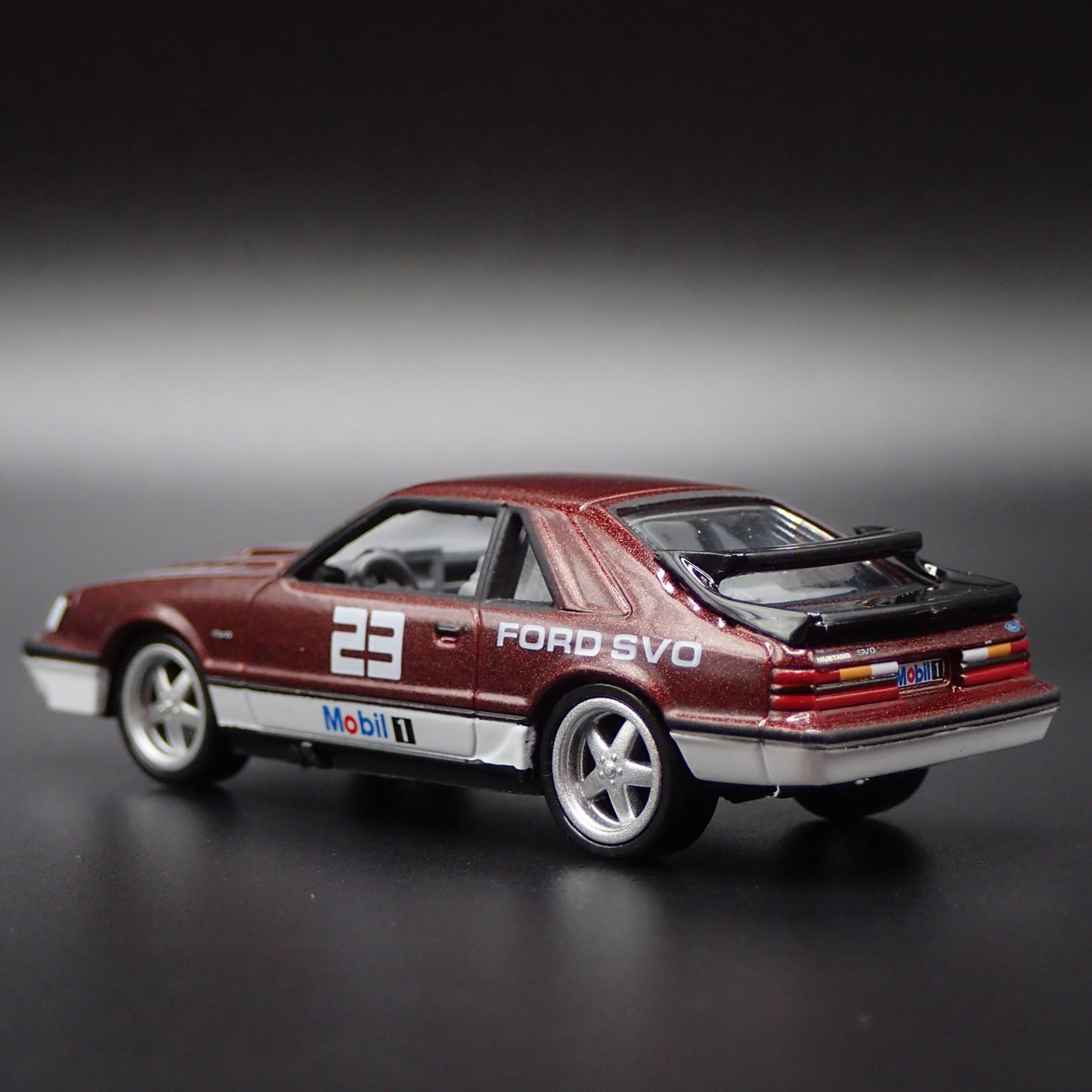 1986 86 FORD MUSTANG SVO FOX BODY MOBIL 1 1:64 SCALE DIORAMA DIECAST MODEL CAR