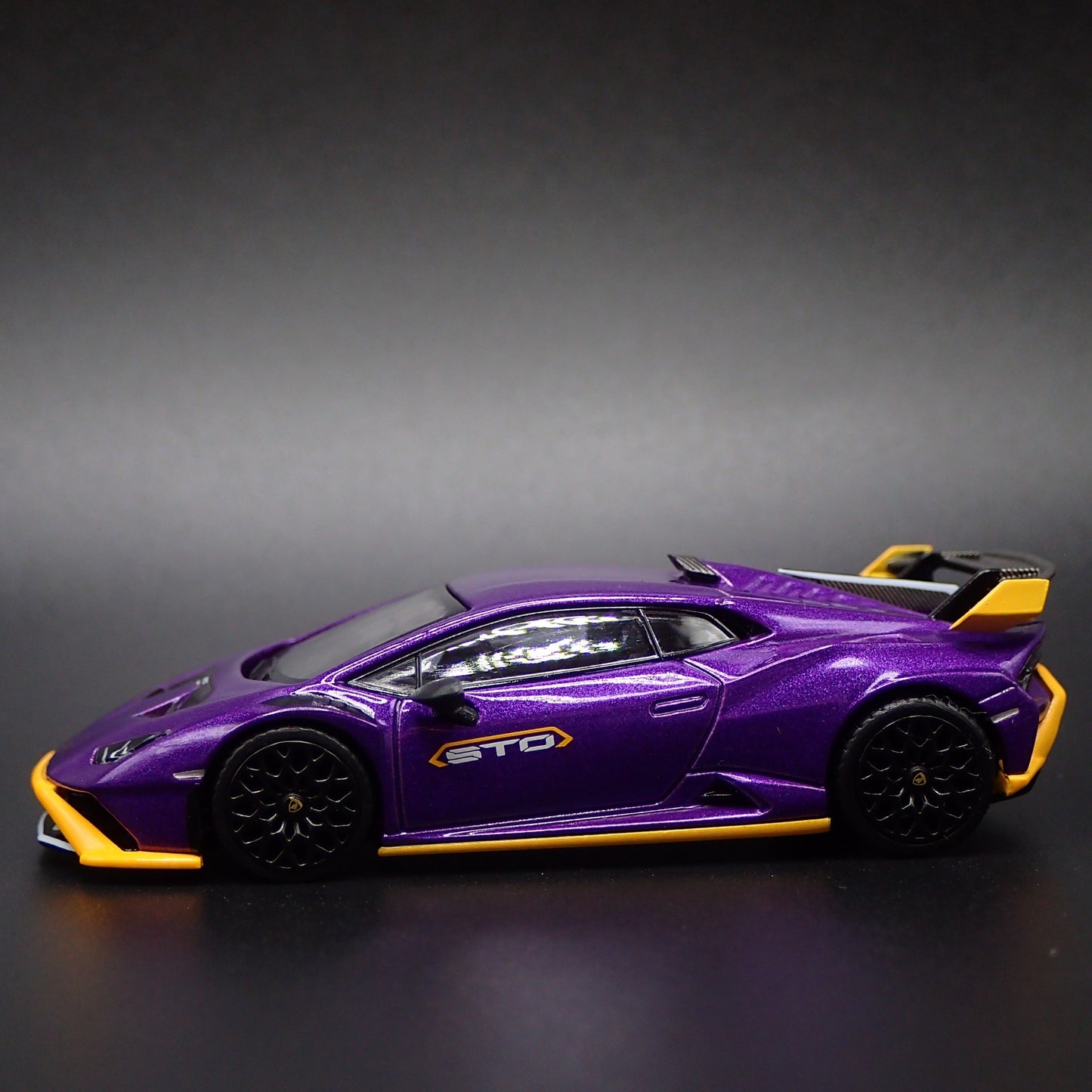 2021-2024 LAMBORGHINI HURACAN STO COUPE SUPER CAR 1:64 SCALE DIECAST MODEL CAR