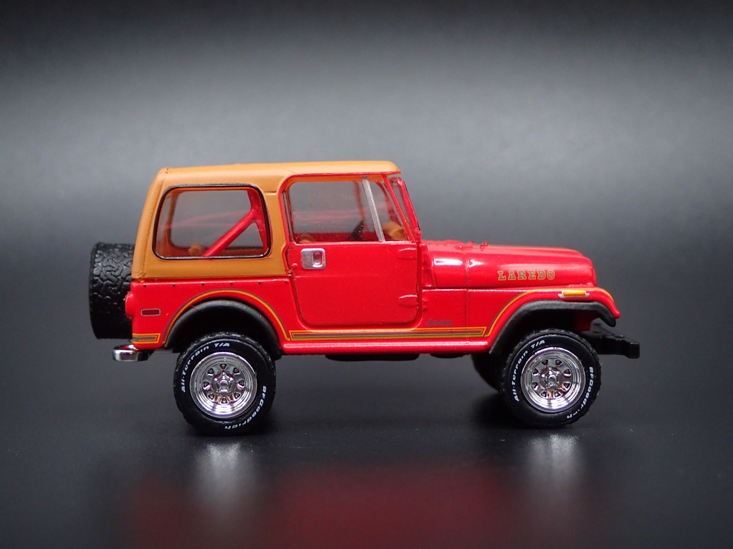 1976-1986 JEEP CJ7 WRANGLER LAREDO RED 1/64 SCALE COLLECTIBLE DIECAST MODEL CAR
