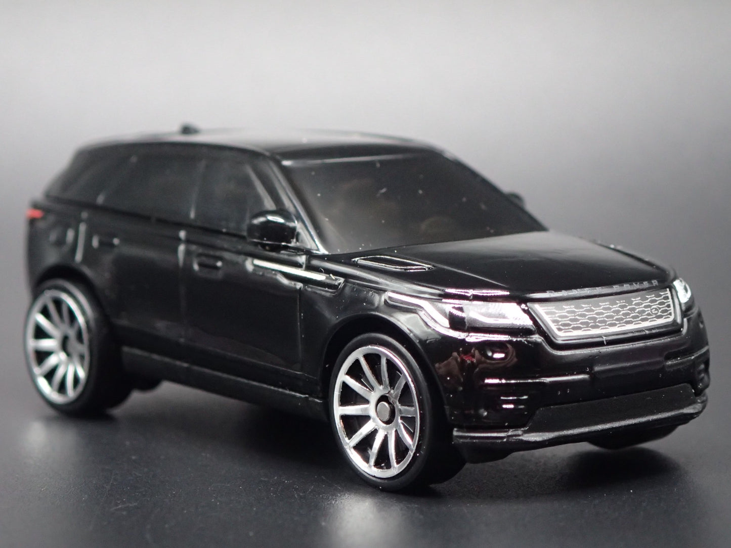 2017-2025 RANGE ROVER VELAR 1/64 SCALE COLLECTIBLE DIORAMA DIECAST MODEL CAR