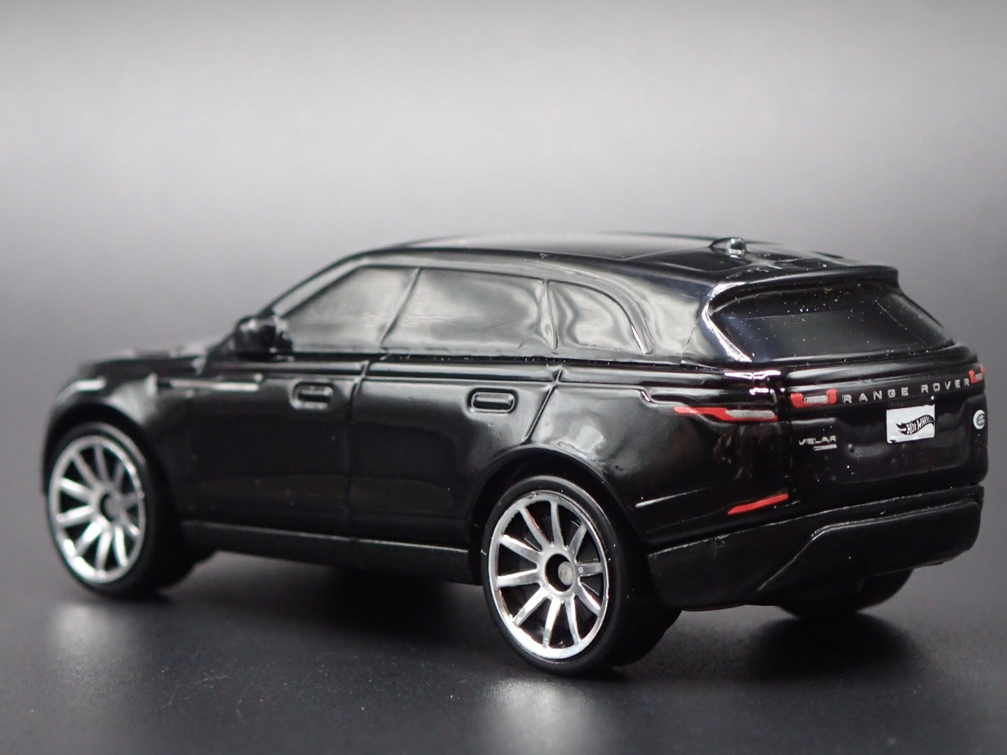 2017-2025 RANGE ROVER VELAR 1/64 SCALE COLLECTIBLE DIORAMA DIECAST MODEL CAR