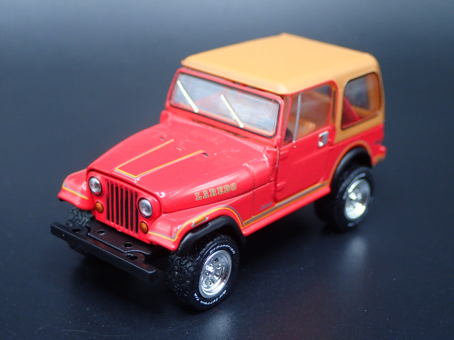 1976-1986 JEEP CJ7 WRANGLER LAREDO RED 1/64 SCALE COLLECTIBLE DIECAST MODEL CAR
