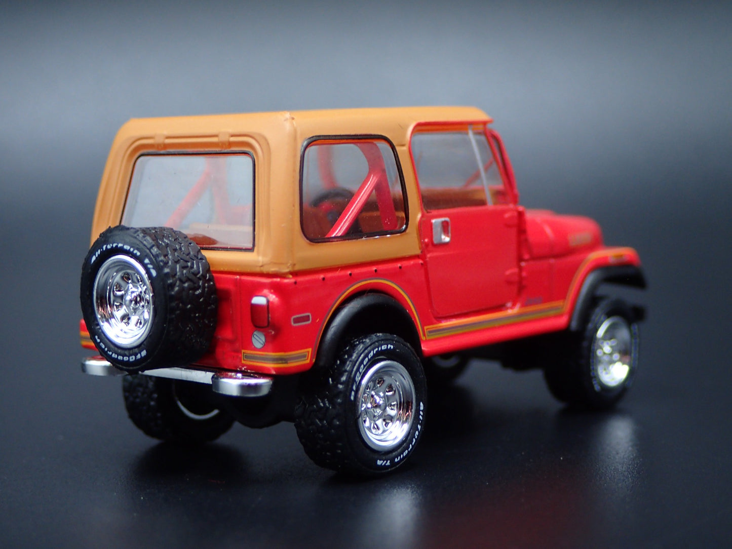 1976-1986 JEEP CJ7 WRANGLER LAREDO RED 1/64 SCALE COLLECTIBLE DIECAST MODEL CAR