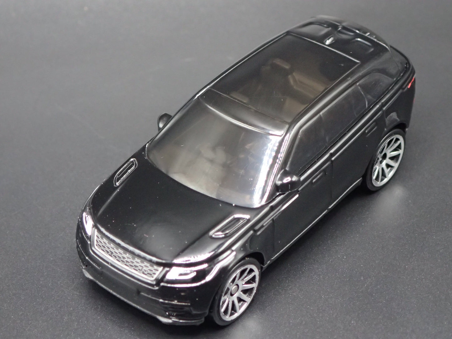 2017-2025 RANGE ROVER VELAR 1/64 SCALE COLLECTIBLE DIORAMA DIECAST MODEL CAR