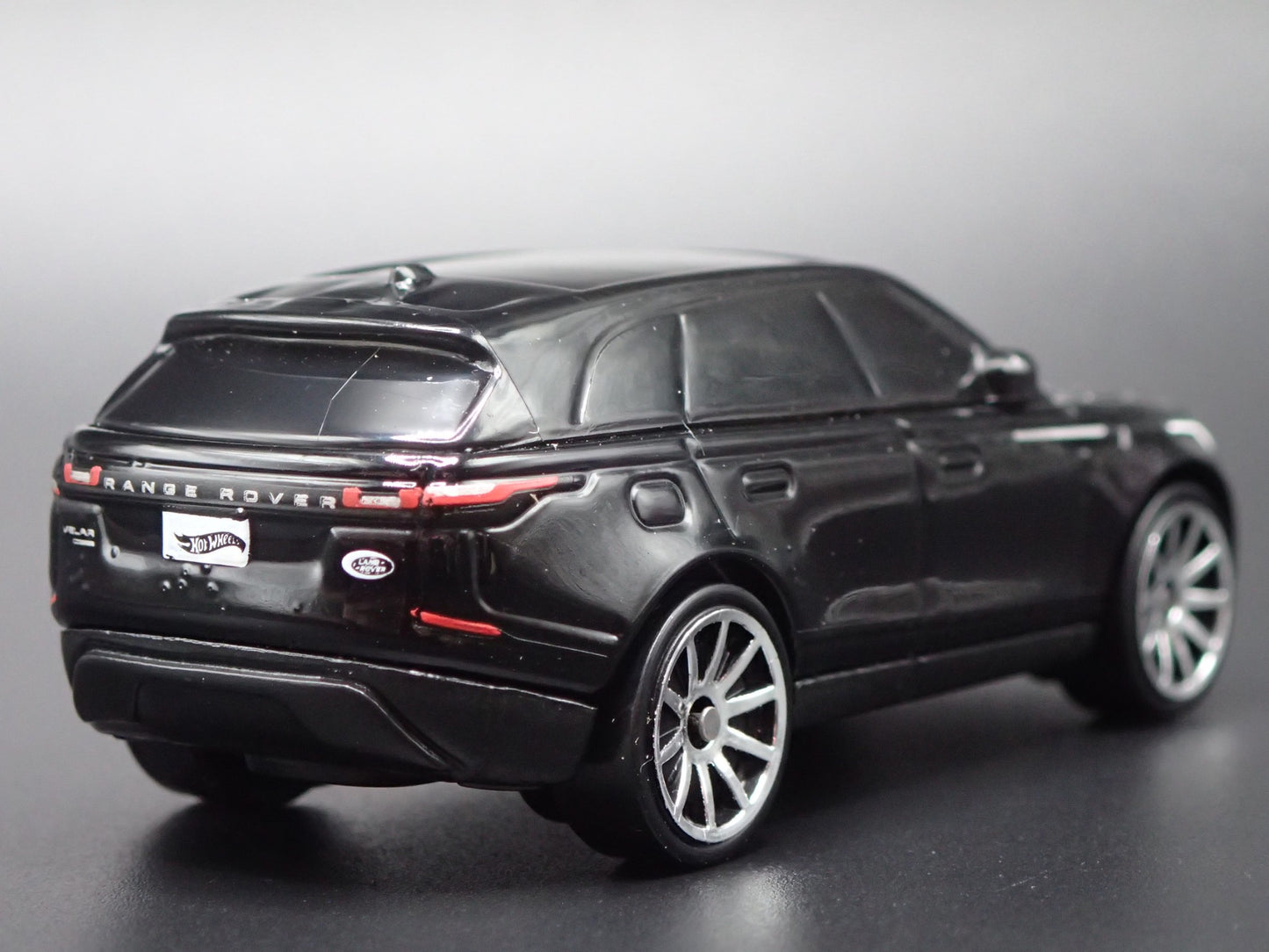 2017-2025 RANGE ROVER VELAR 1/64 SCALE COLLECTIBLE DIORAMA DIECAST MODEL CAR