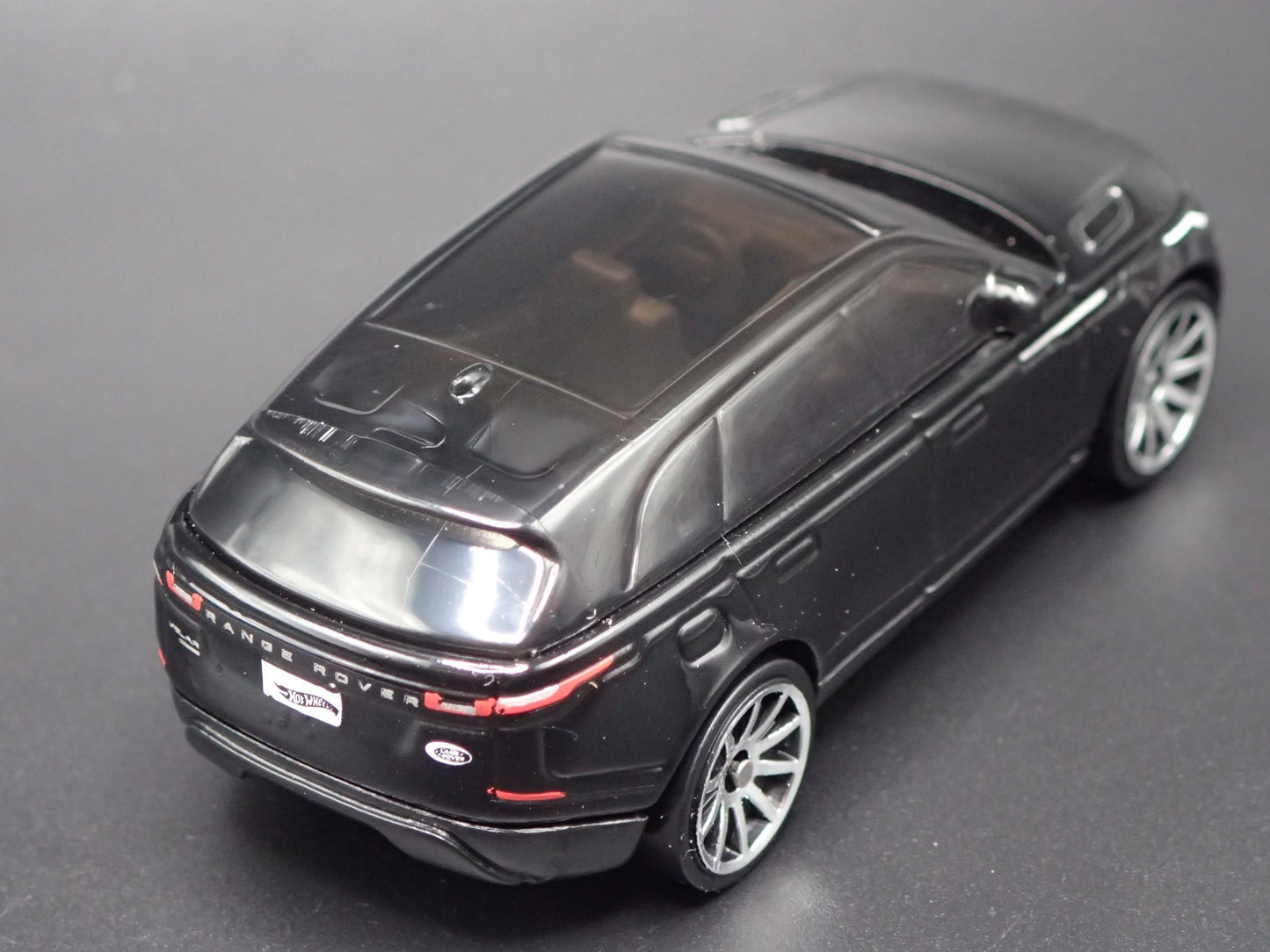 2017-2025 RANGE ROVER VELAR 1/64 SCALE COLLECTIBLE DIORAMA DIECAST MODEL CAR