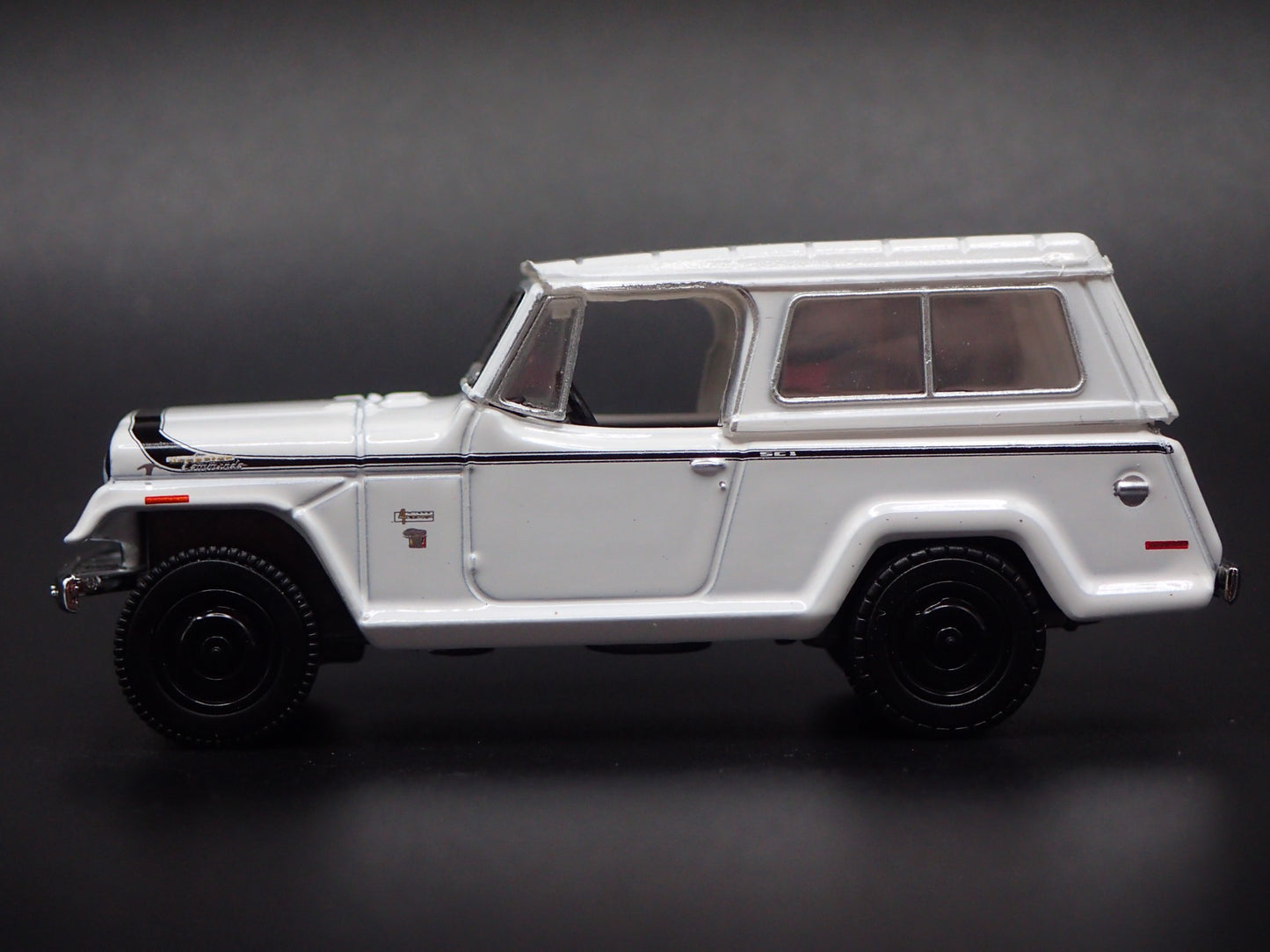 1966 -1973 JEEP JEEPSTER COMMANDO WHITE w HITCH 1:64 SCALE DIECAST MODEL CAR