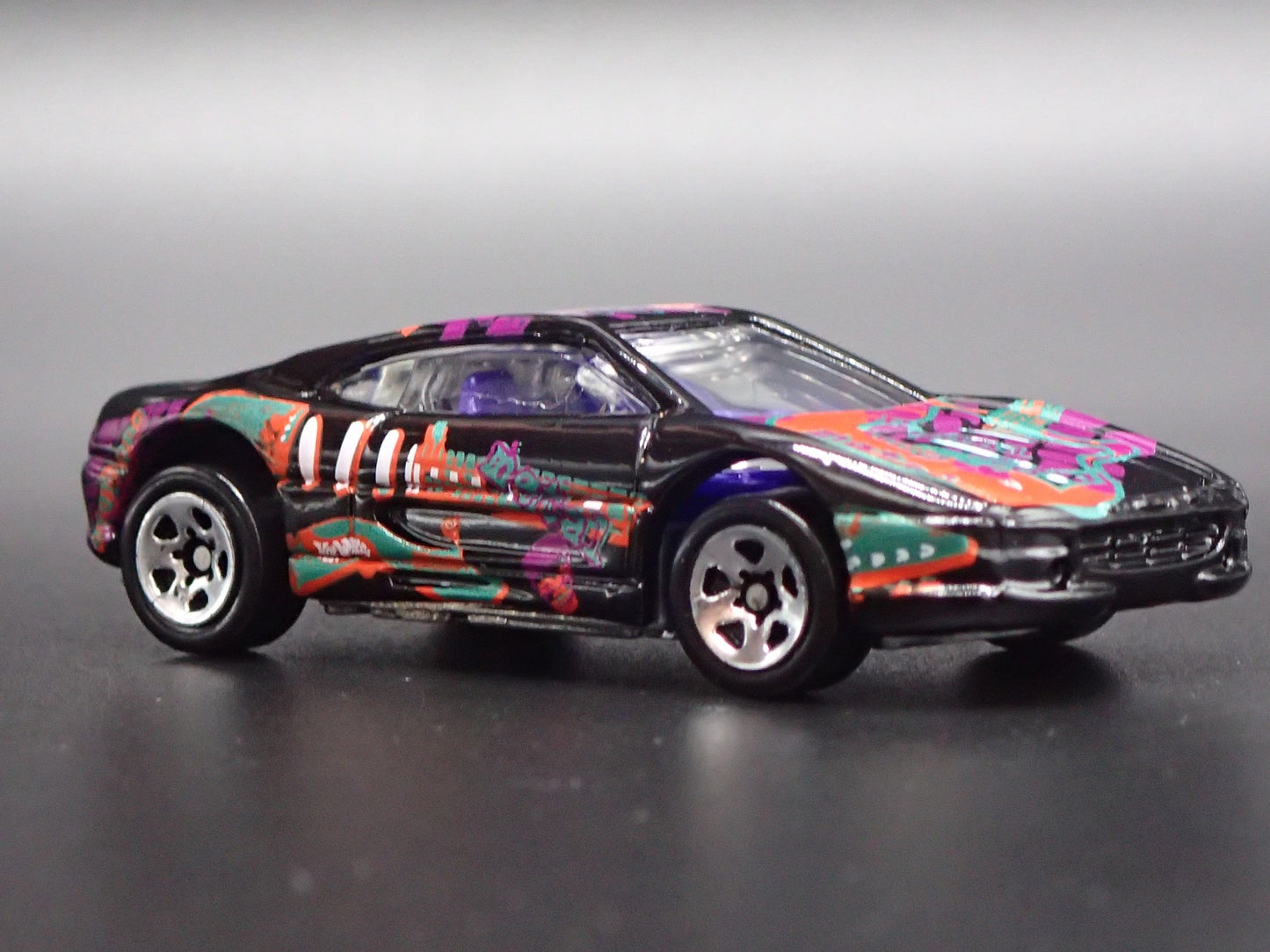 1994-1999 FERRARI 355 BLACK 1:64 SCALE COLLECTIBLE DIORAMA DIECAST MODEL CAR