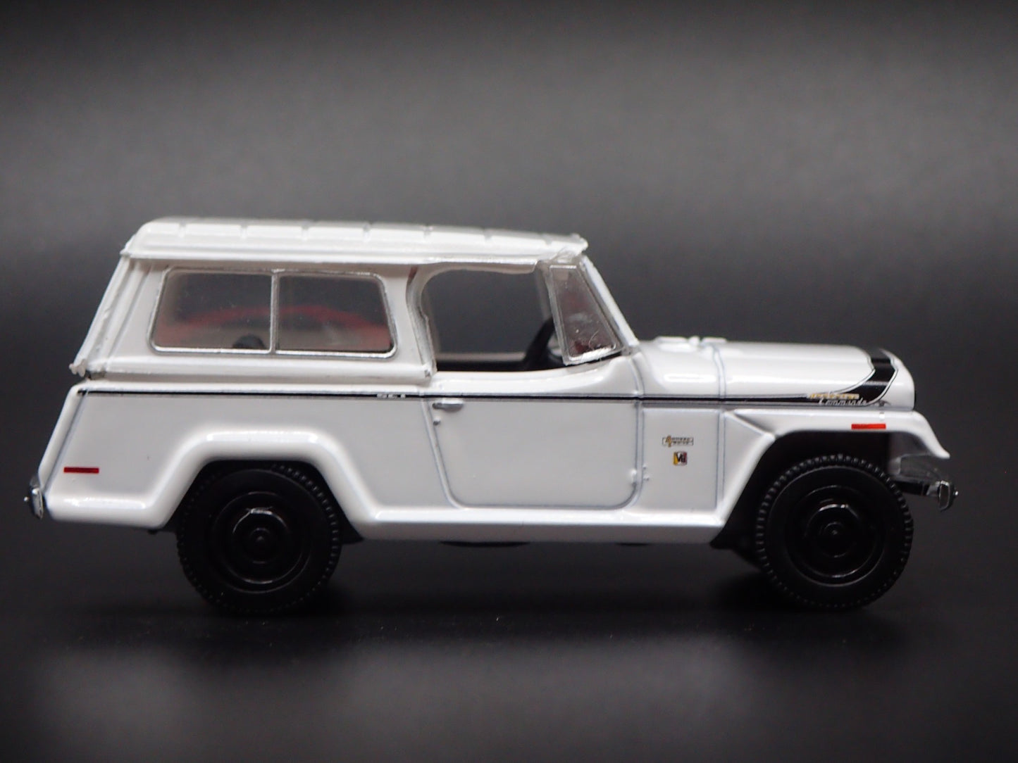 1966 -1973 JEEP JEEPSTER COMMANDO WHITE w HITCH 1:64 SCALE DIECAST MODEL CAR