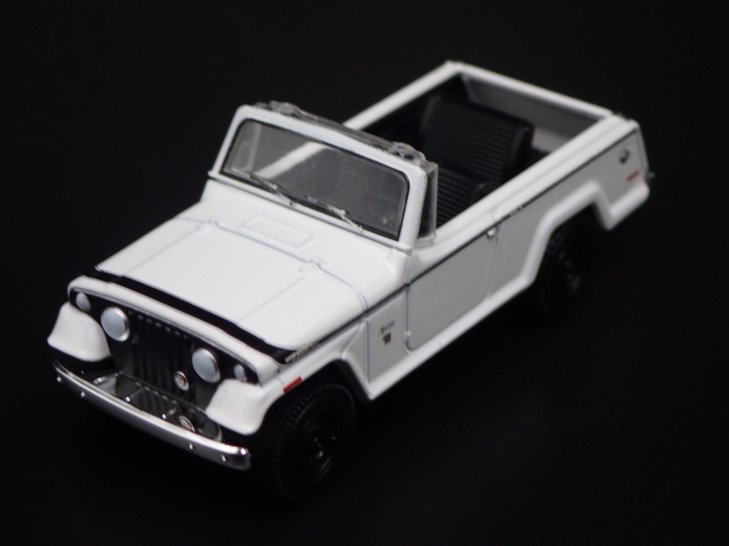 1966 -1973 JEEP JEEPSTER COMMANDO WHITE w HITCH 1:64 SCALE DIECAST MODEL CAR