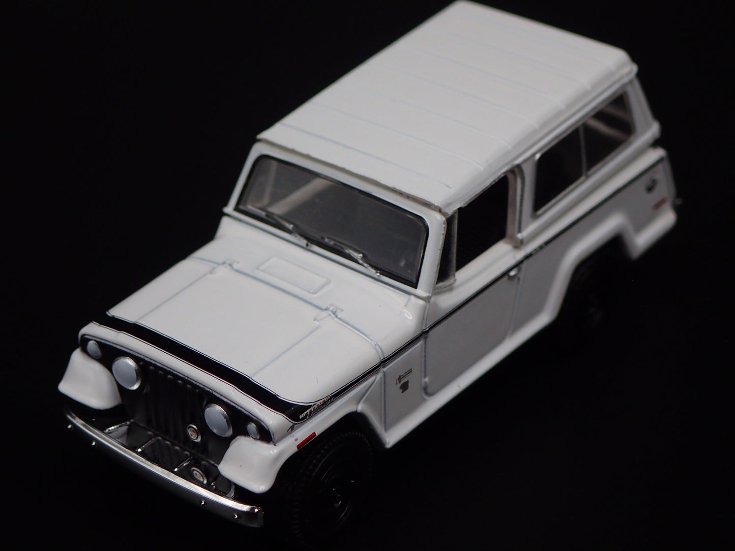1966 -1973 JEEP JEEPSTER COMMANDO WHITE w HITCH 1:64 SCALE DIECAST MODEL CAR