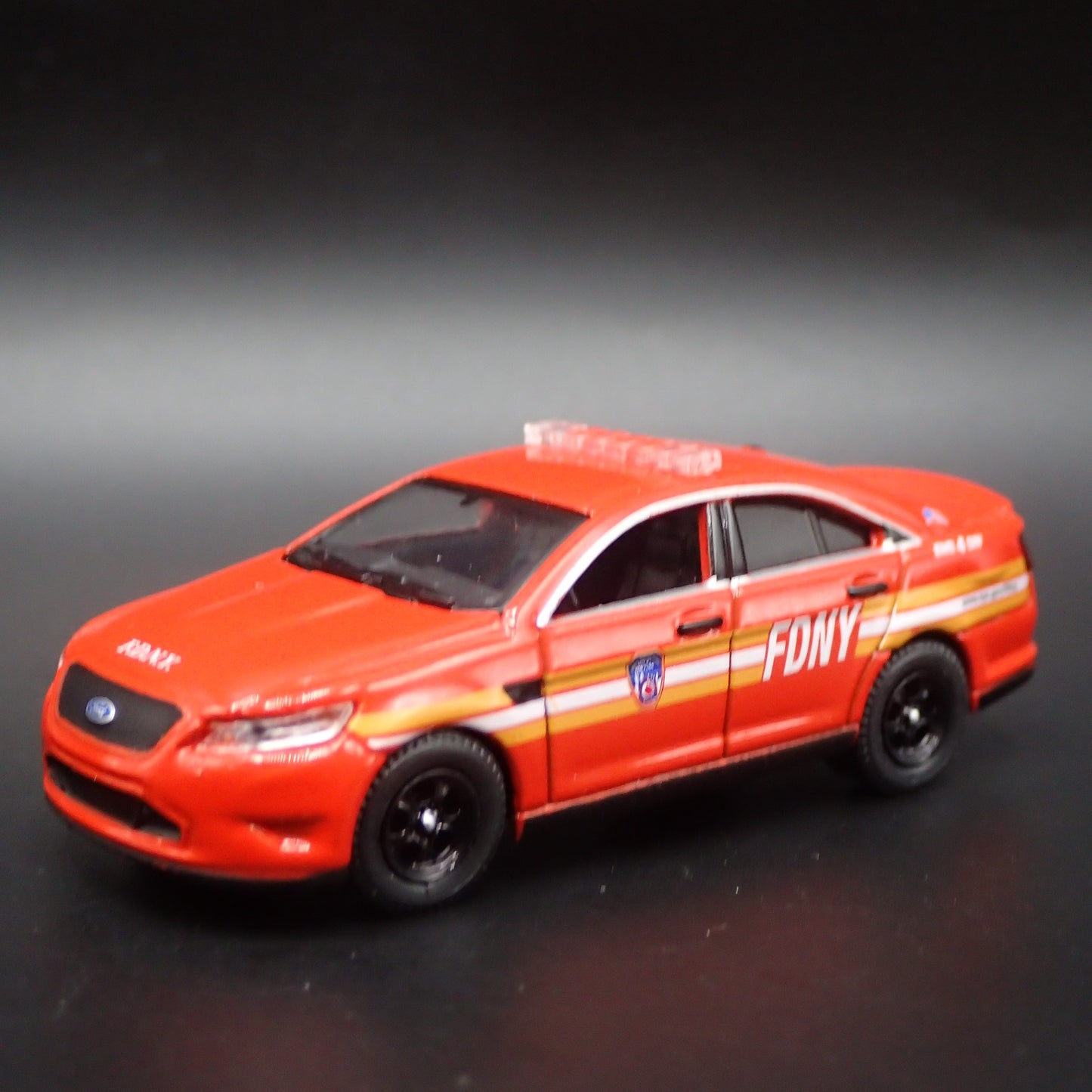 2016 16 FORD POLICE INTERCEPTOR FDNY NEW YORK FIRE 1:64 SCALE DIECAST MODEL CAR