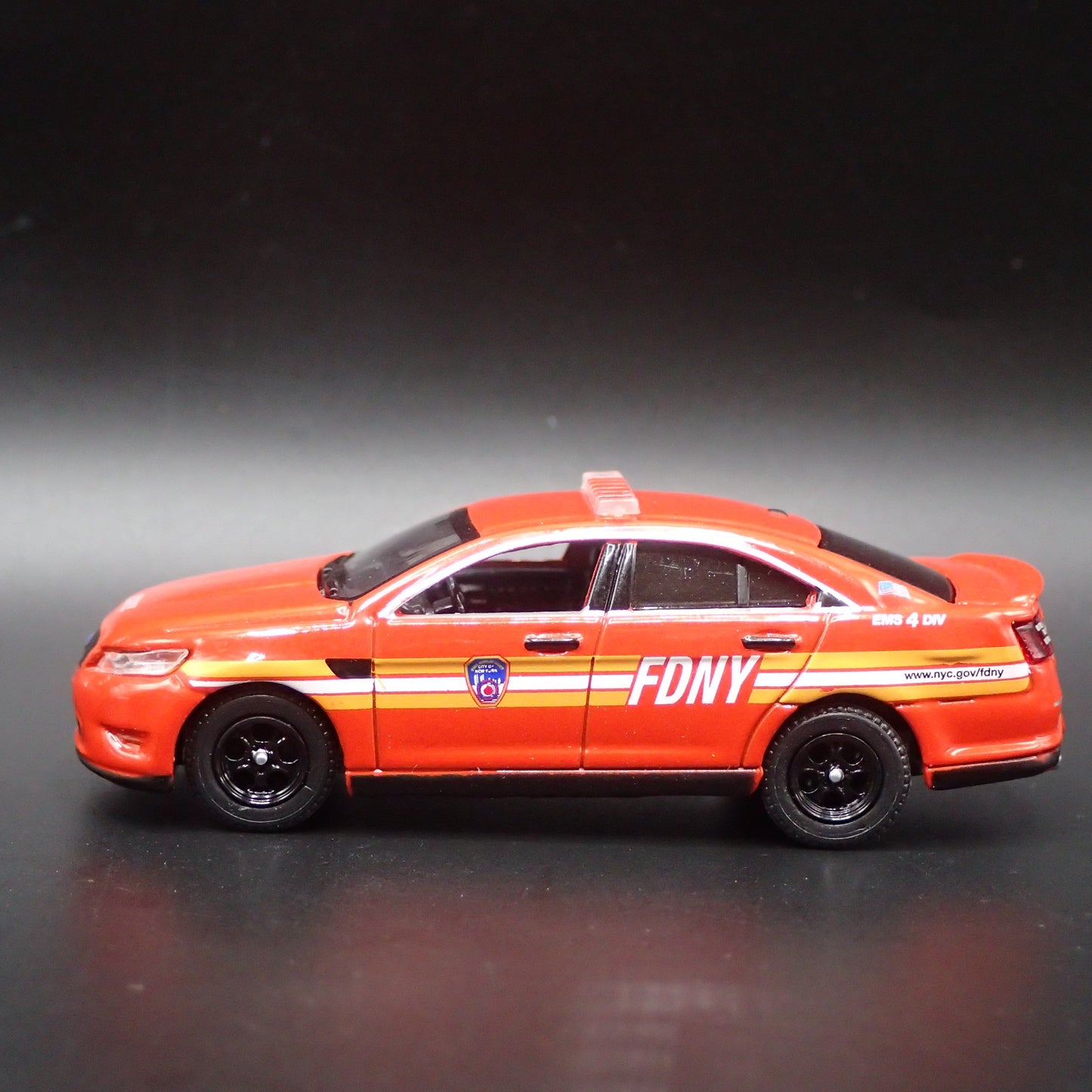 2016 16 FORD POLICE INTERCEPTOR FDNY NEW YORK FIRE 1:64 SCALE DIECAST MODEL CAR