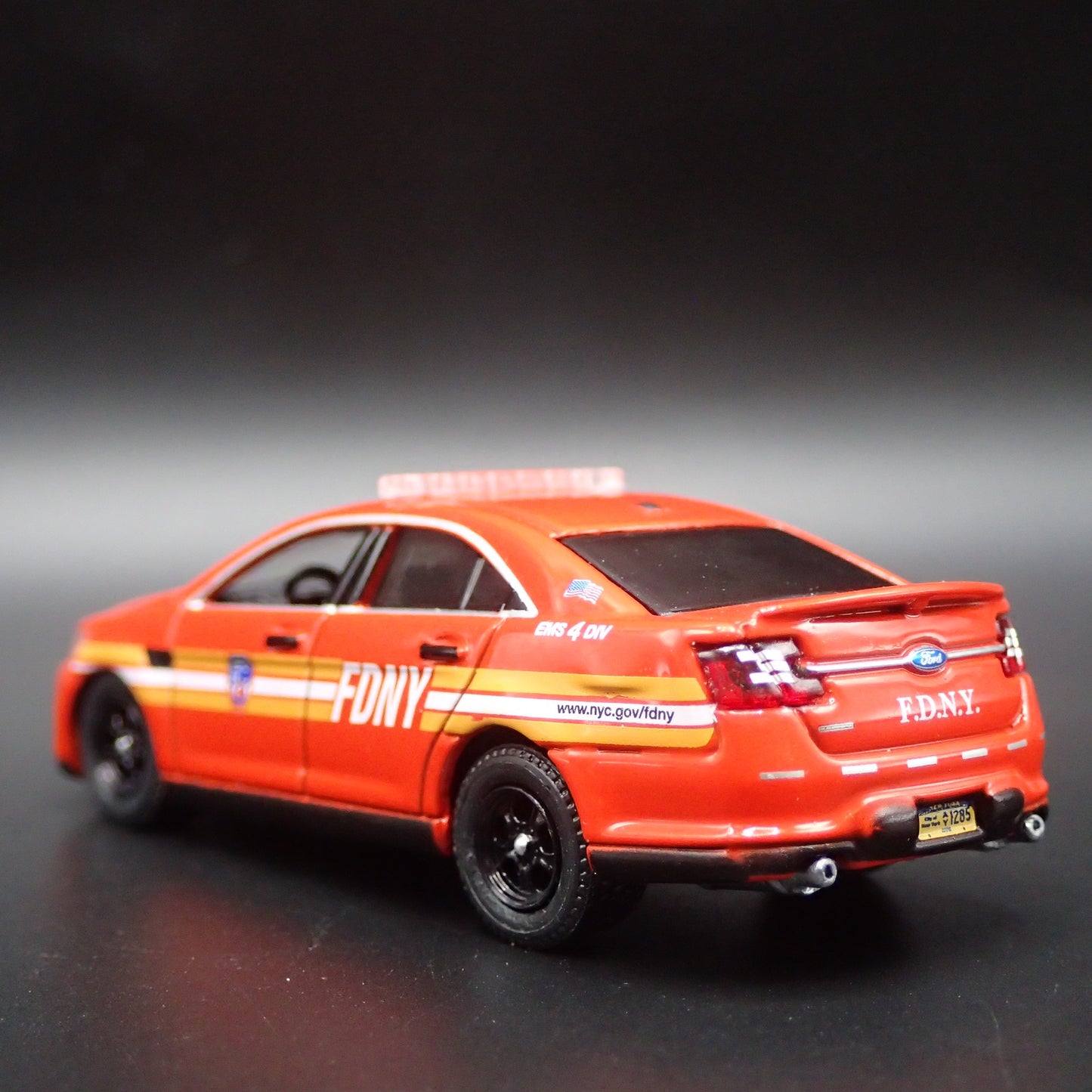 2016 16 FORD POLICE INTERCEPTOR FDNY NEW YORK FIRE 1:64 SCALE DIECAST MODEL CAR