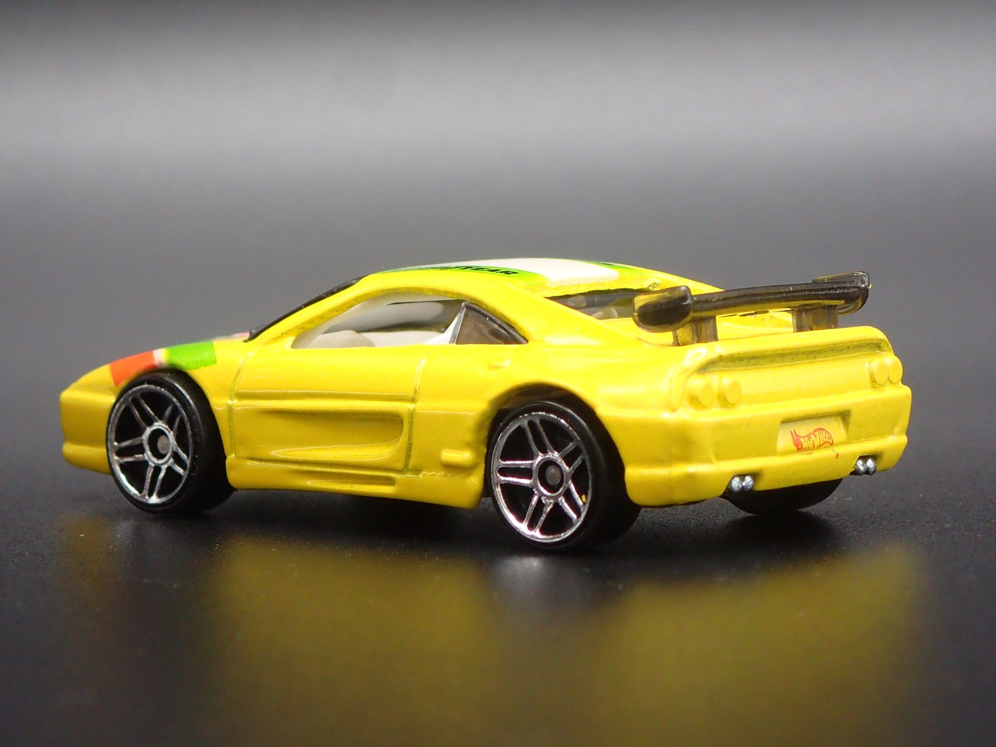 1995-1999 FERRARI F355 CHALLENGE RACE CAR 1:64 SCALE DIORAMA DIECAST MODEL CAR