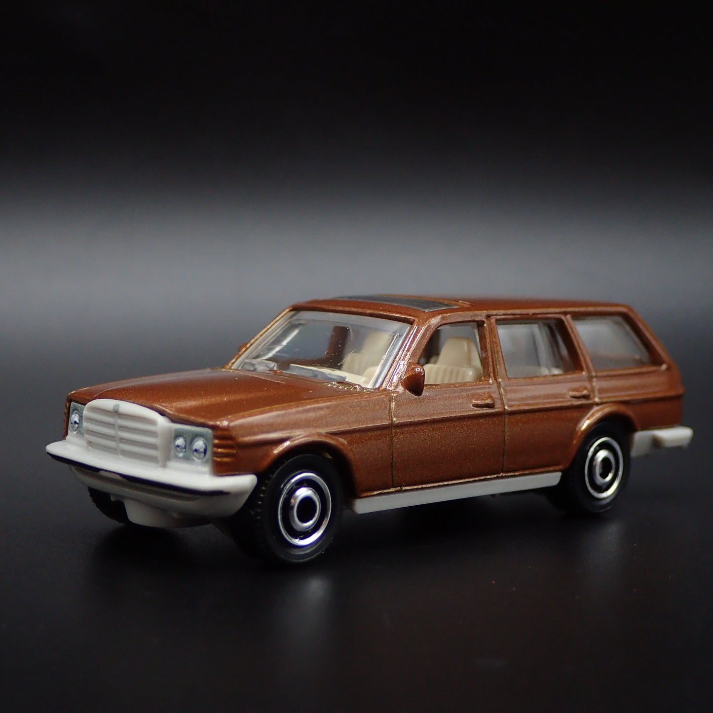 1978-1986 MERCEDES BENZ W123 STATION WAGON BROWN 1:64 SCALE DIECAST MODEL CAR