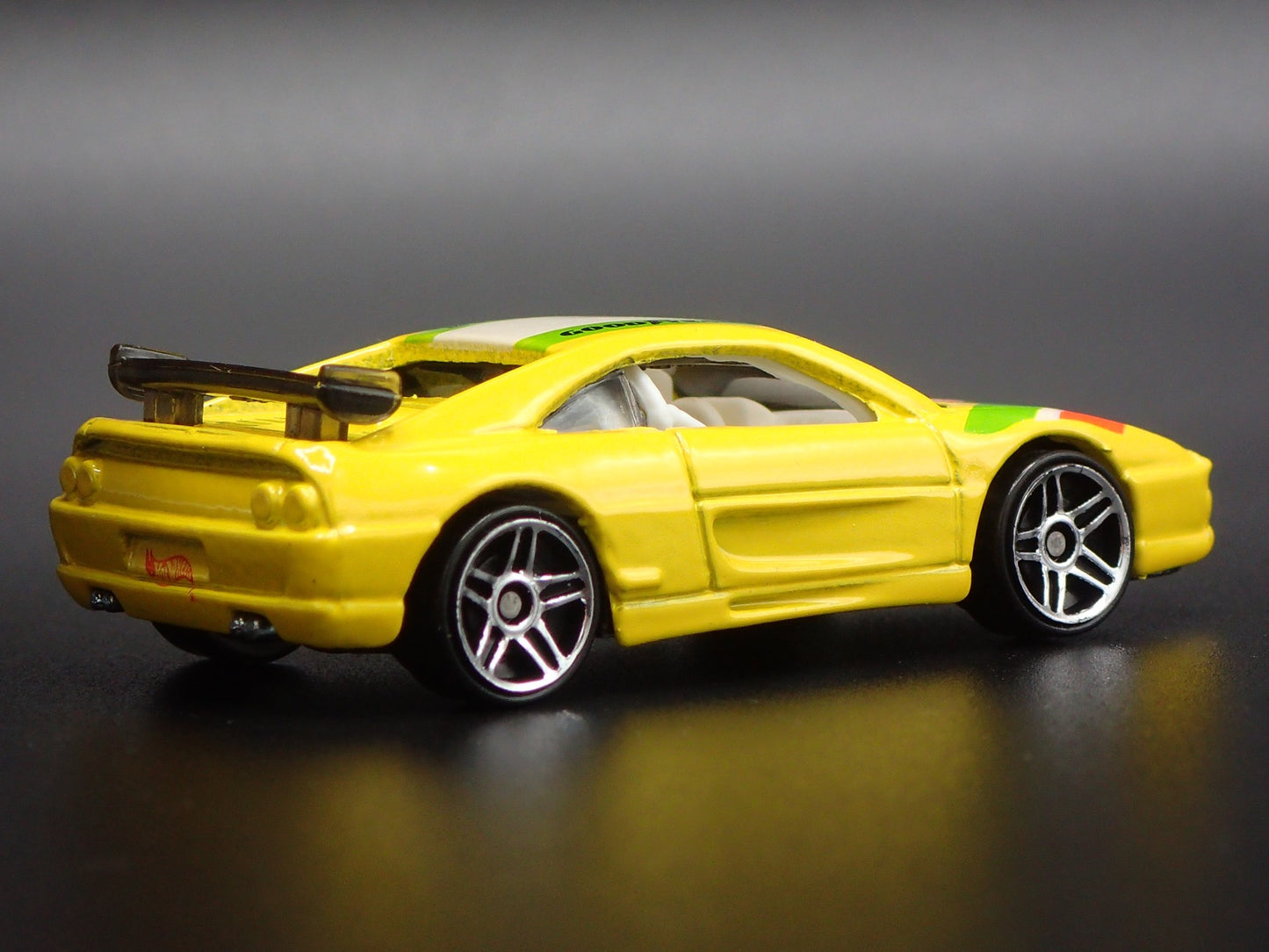 1995-1999 FERRARI F355 CHALLENGE RACE CAR 1:64 SCALE DIORAMA DIECAST MODEL CAR