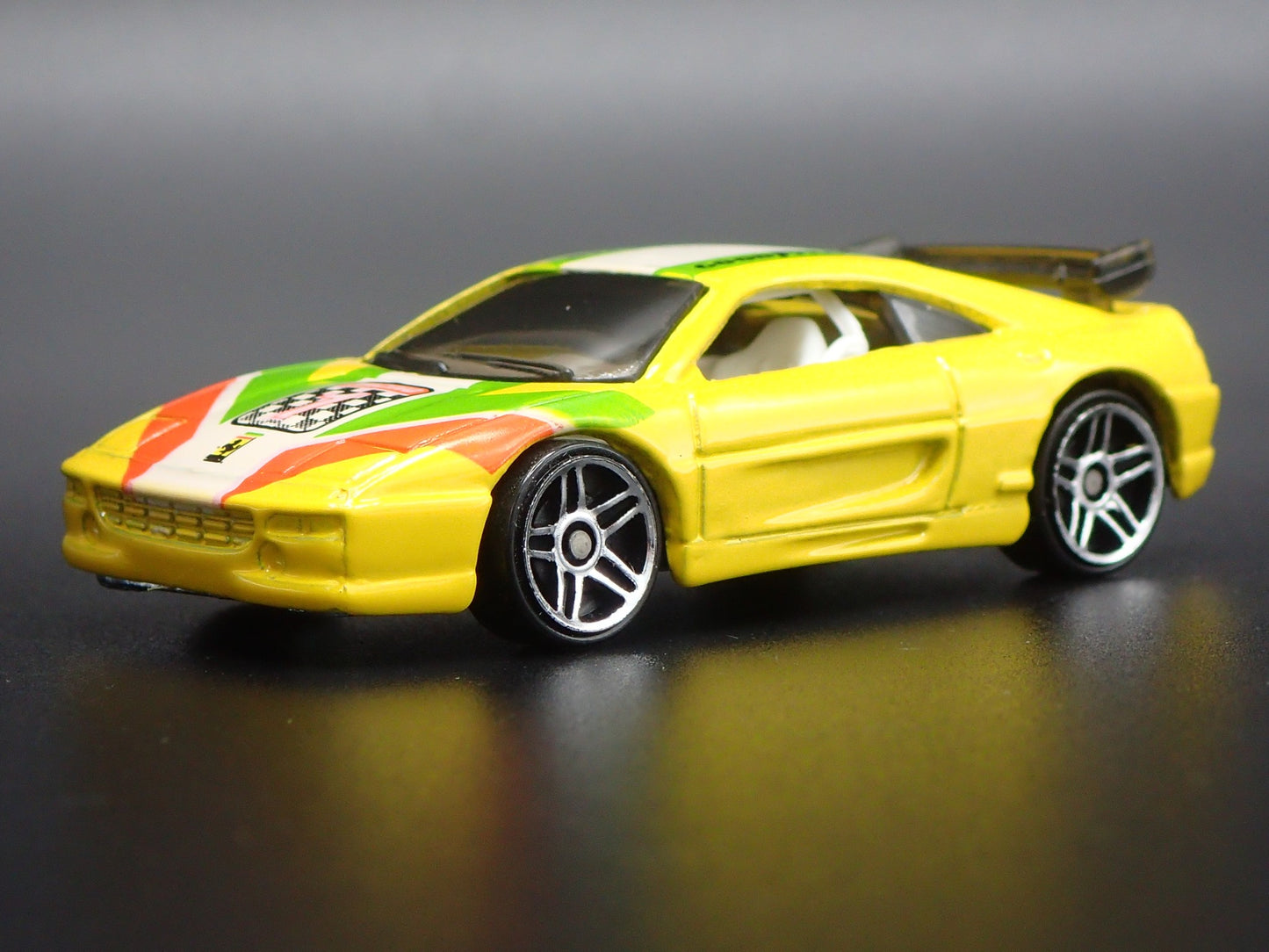 1995-1999 FERRARI F355 CHALLENGE RACE CAR 1:64 SCALE DIORAMA DIECAST MODEL CAR