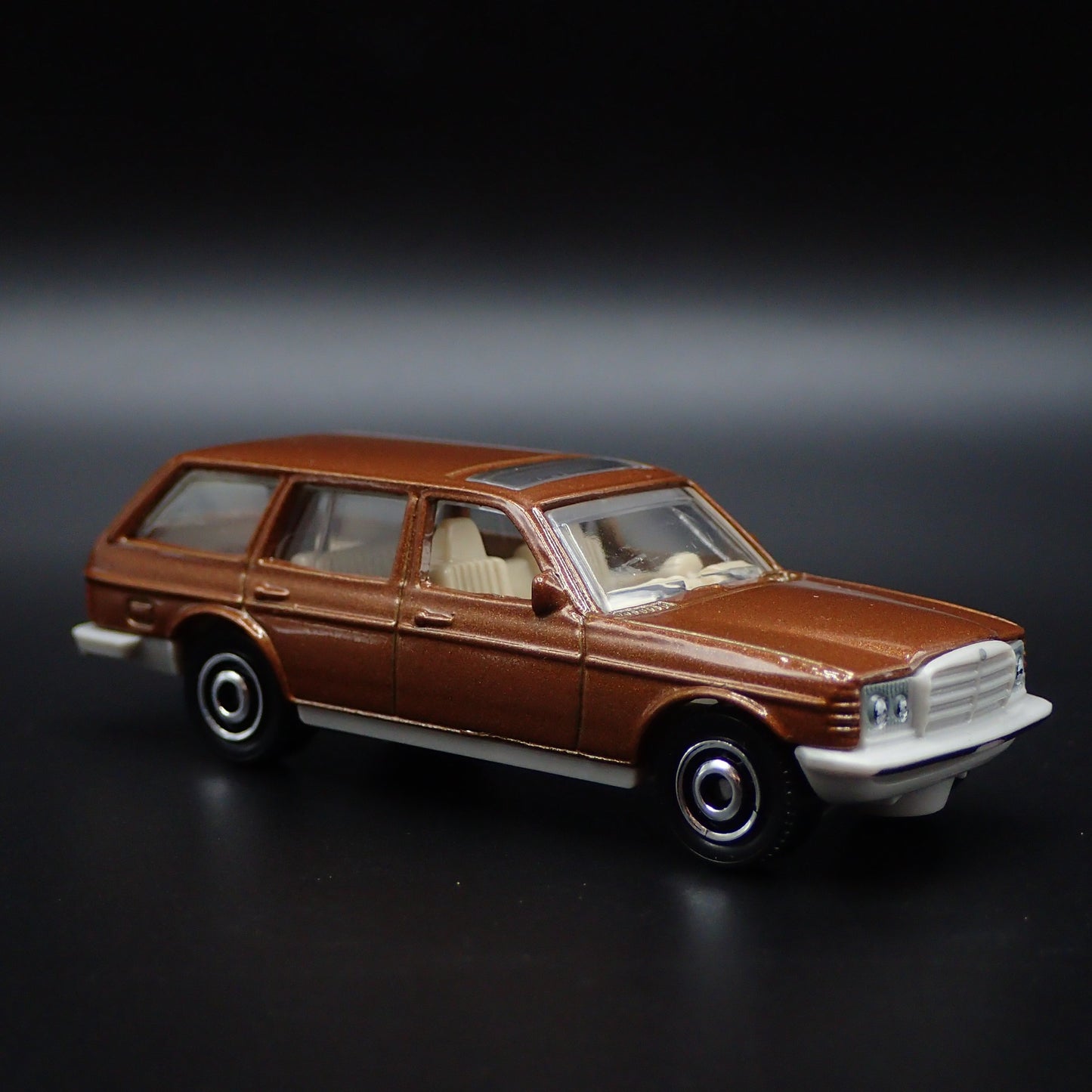 1978-1986 MERCEDES BENZ W123 STATION WAGON BROWN 1:64 SCALE DIECAST MODEL CAR