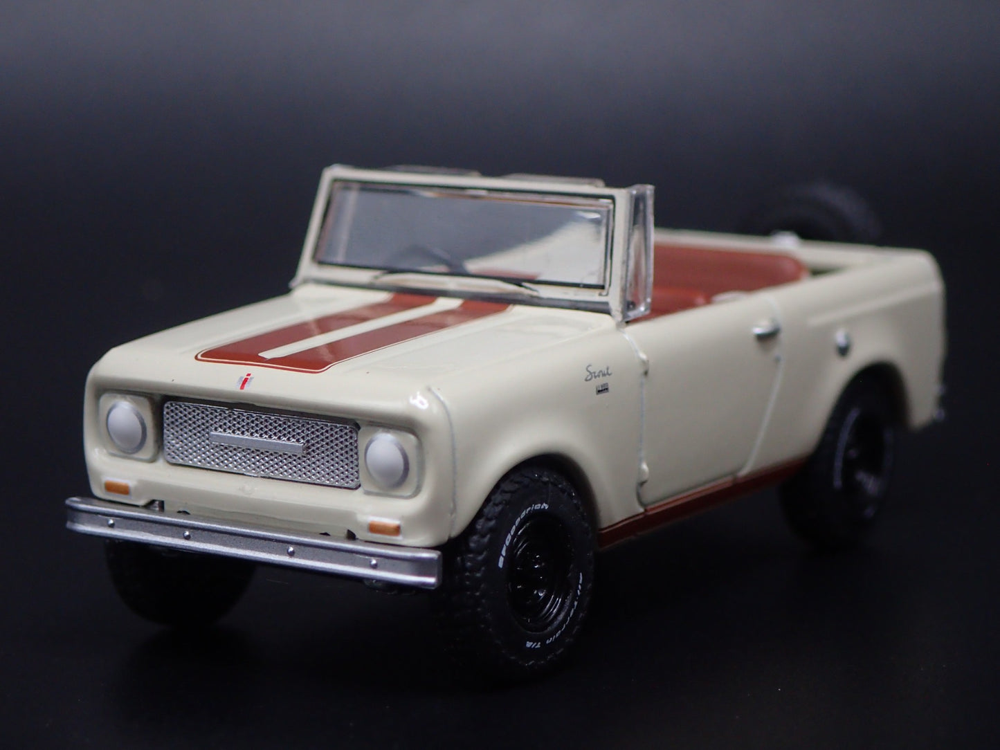 1967 67 INTERNATIONAL HARVESTER SCOUT CREAM 1:64 SCALE DIORAMA DIECAST MODEL CAR