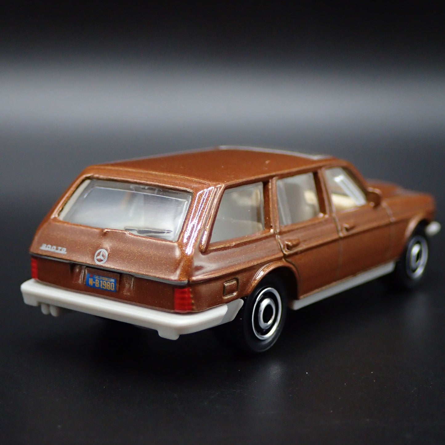 1978-1986 MERCEDES BENZ W123 STATION WAGON BROWN 1:64 SCALE DIECAST MODEL CAR