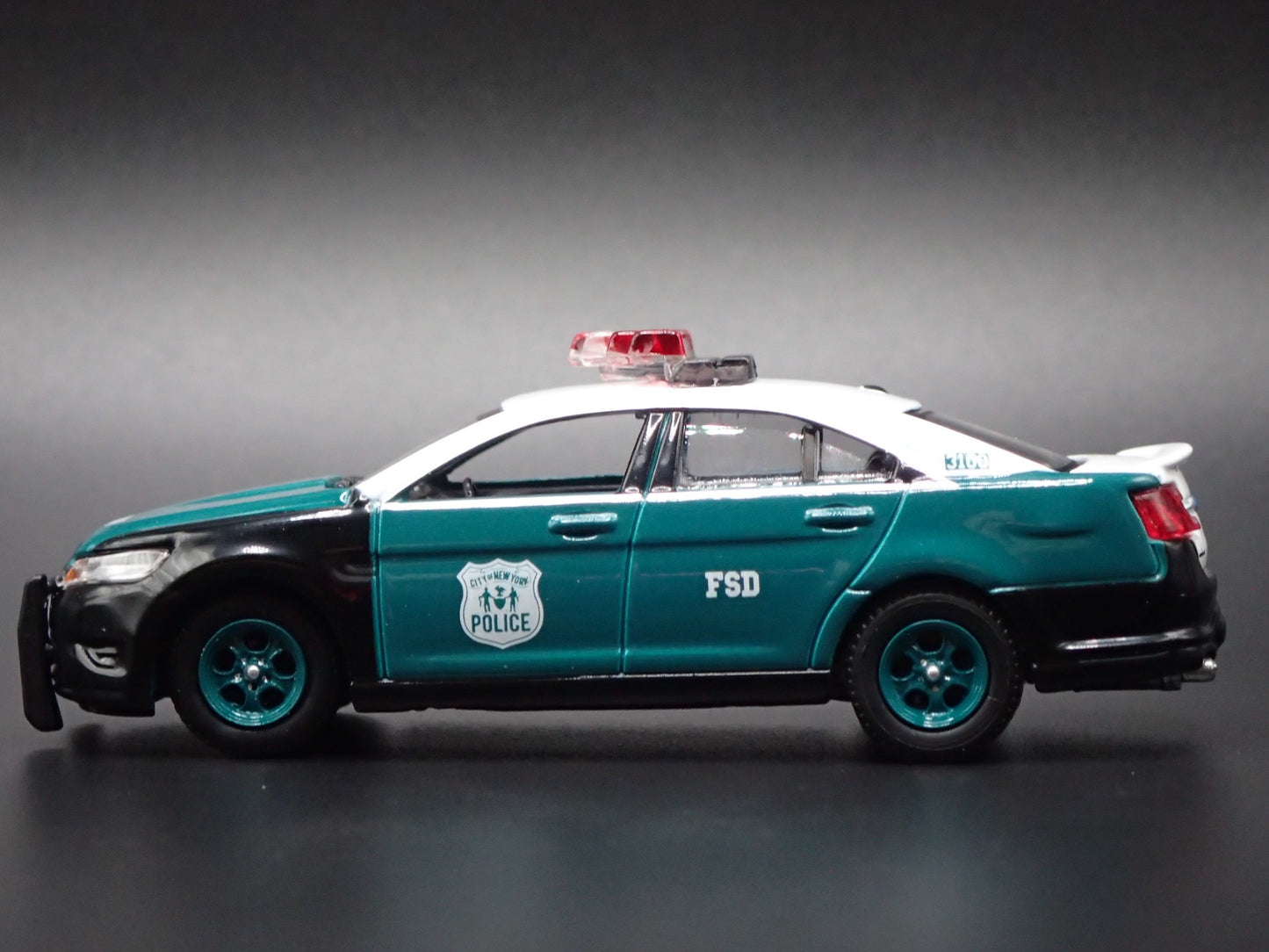 2014 14 FORD TAURUS NEW YORK CITY NYC POLICE CAR 1/64 SCALE  DIECAST MODEL CAR