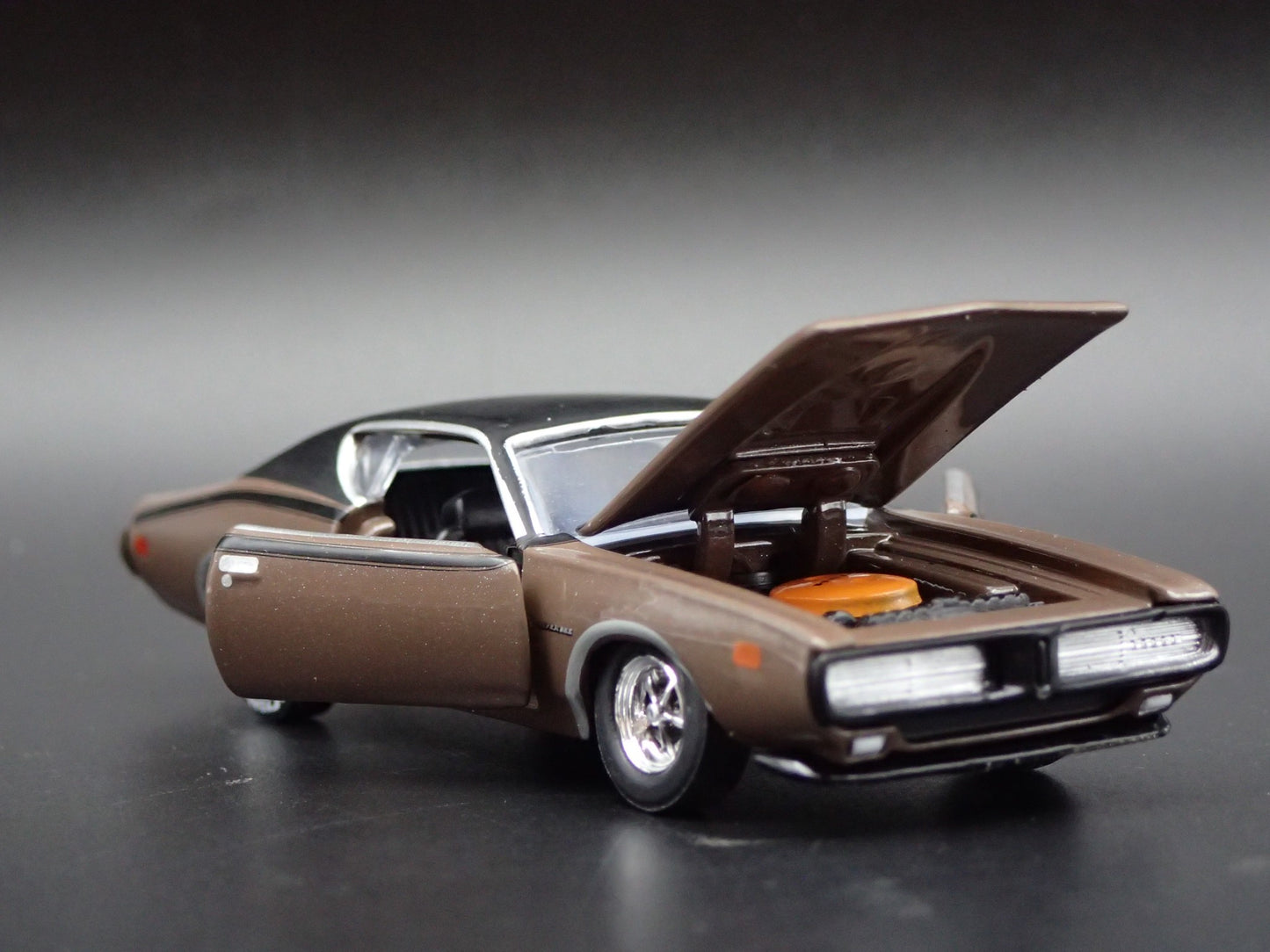 1971 71 DODGE CHARGER SUPER BEE 1:64 SCALE COLLECTIBLE DIORAMA DIECAST MODEL CAR