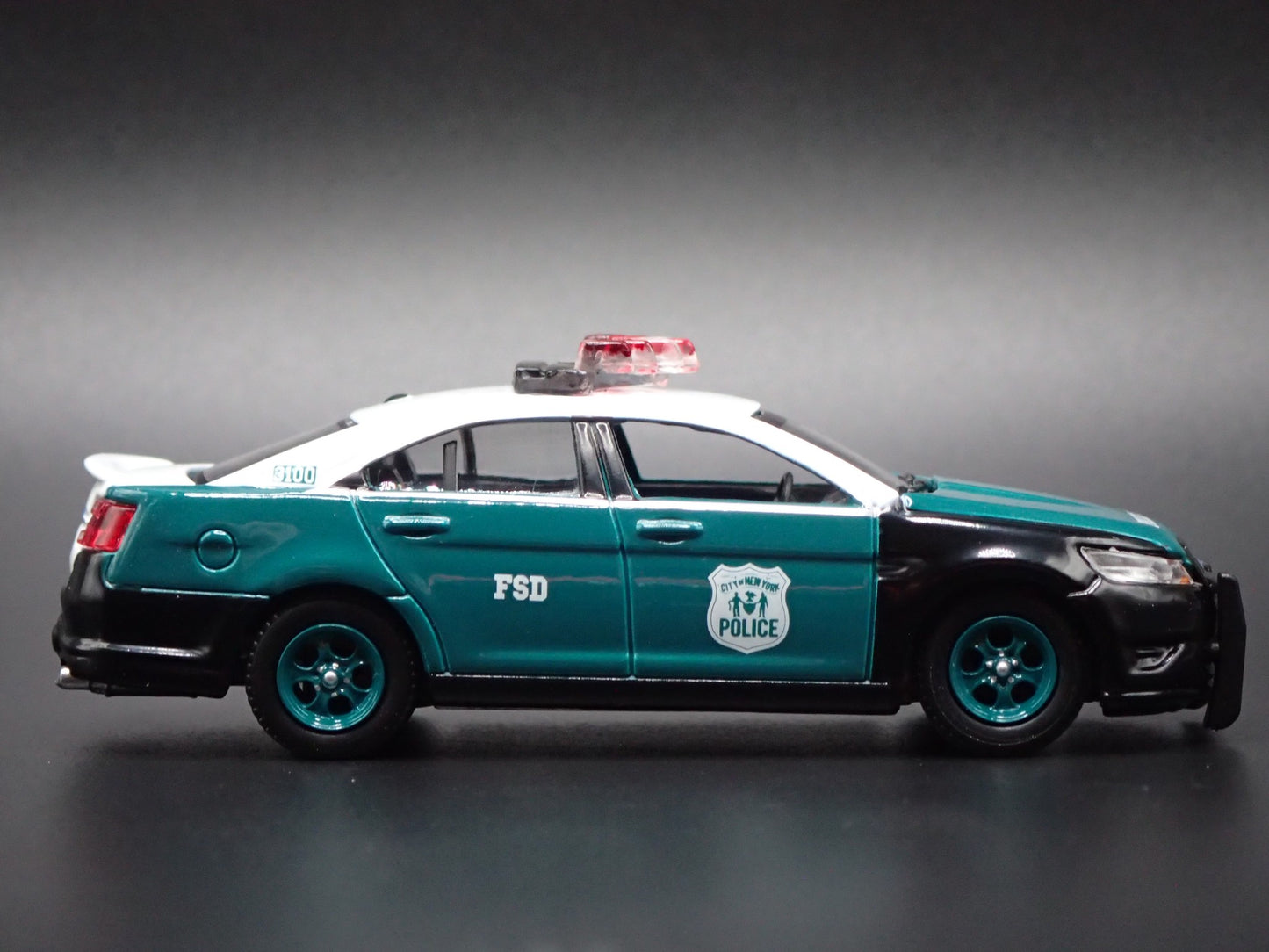 2014 14 FORD TAURUS NEW YORK CITY NYC POLICE CAR 1/64 SCALE  DIECAST MODEL CAR