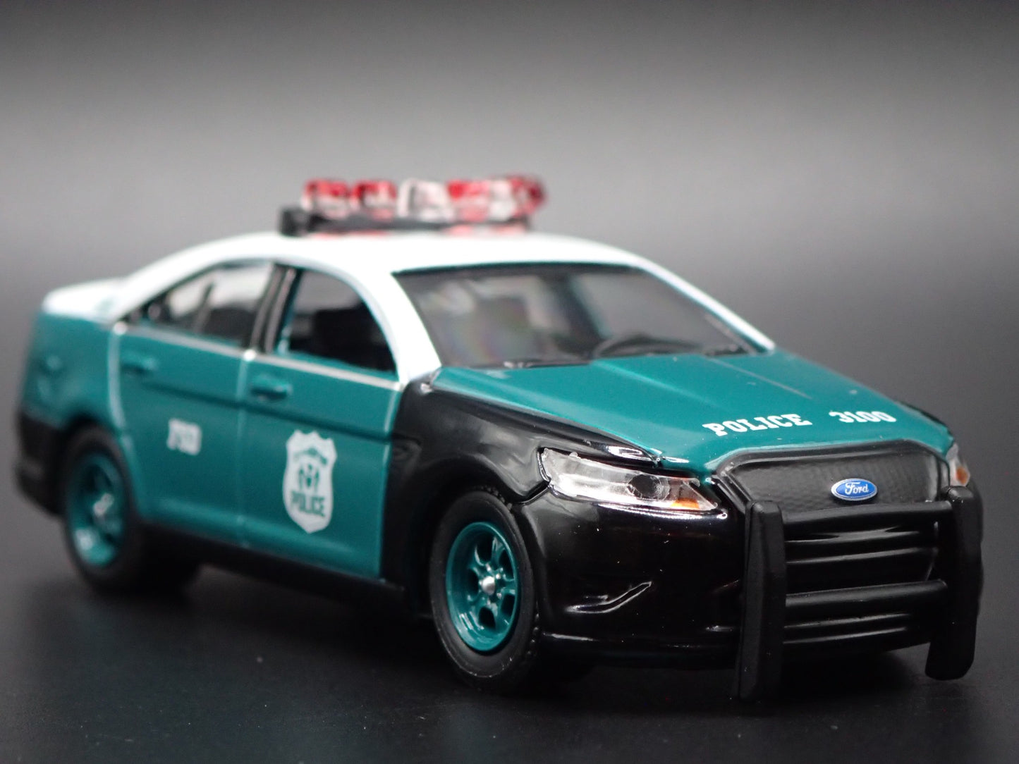 2014 14 FORD TAURUS NEW YORK CITY NYC POLICE CAR 1/64 SCALE  DIECAST MODEL CAR