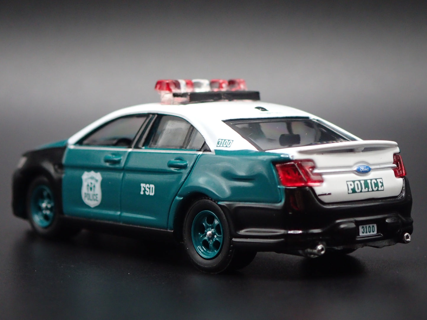 2014 14 FORD TAURUS NEW YORK CITY NYC POLICE CAR 1/64 SCALE  DIECAST MODEL CAR
