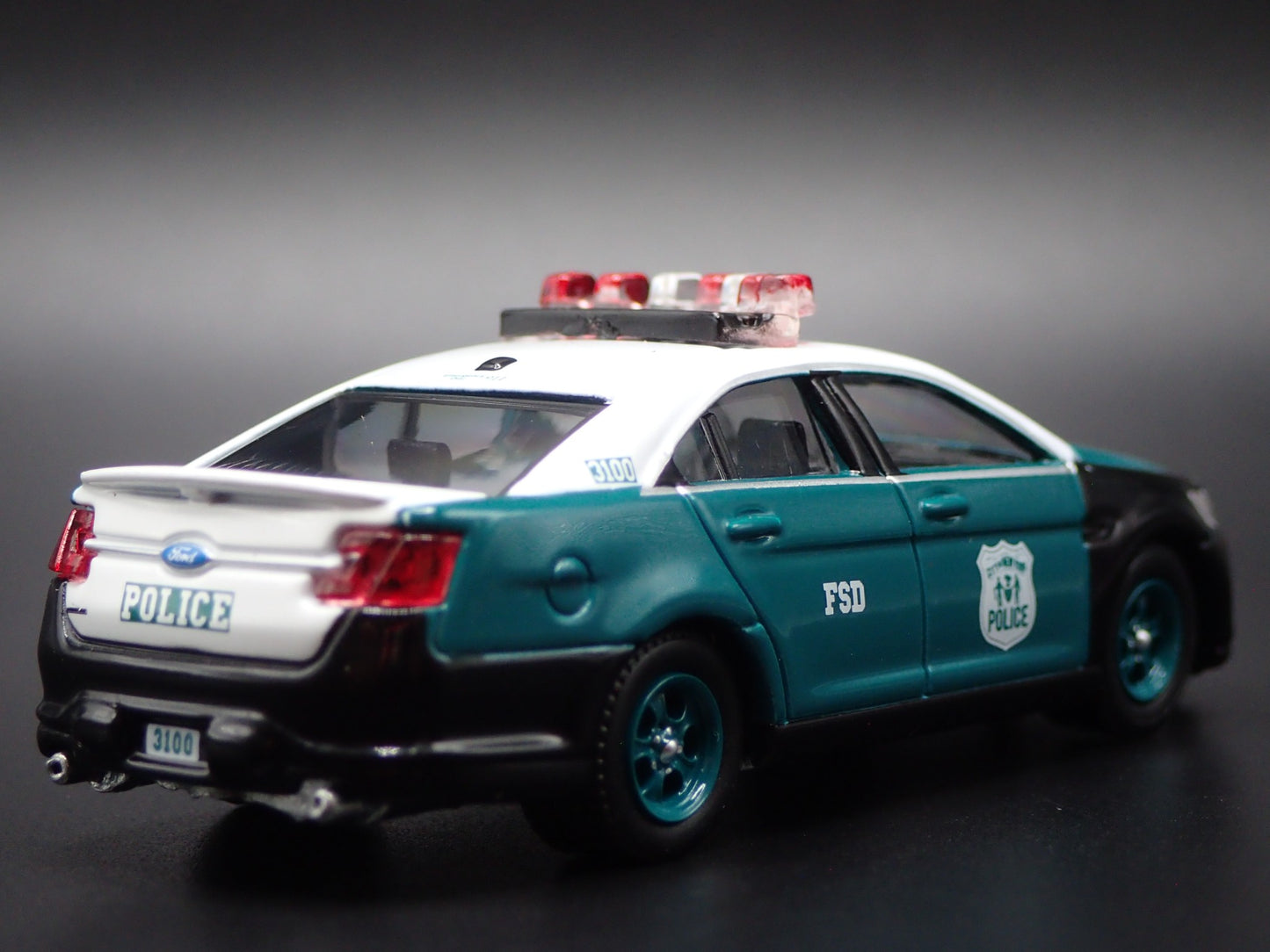 2014 14 FORD TAURUS NEW YORK CITY NYC POLICE CAR 1/64 SCALE  DIECAST MODEL CAR