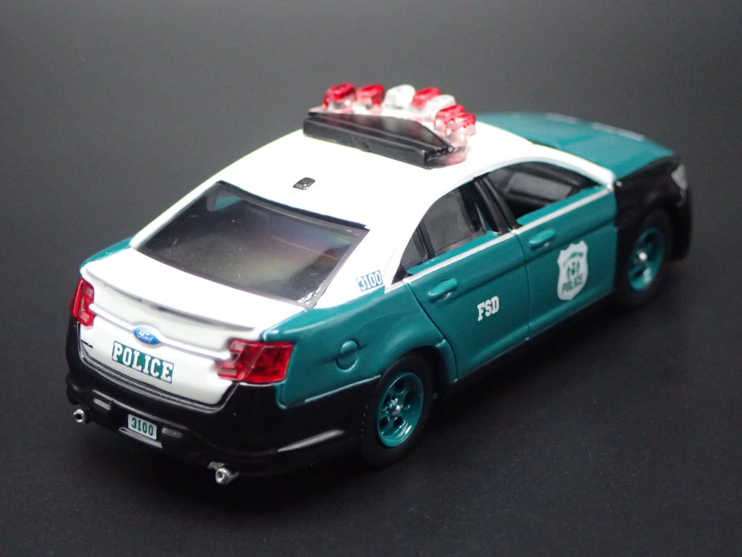 2014 14 FORD TAURUS NEW YORK CITY NYC POLICE CAR 1/64 SCALE  DIECAST MODEL CAR
