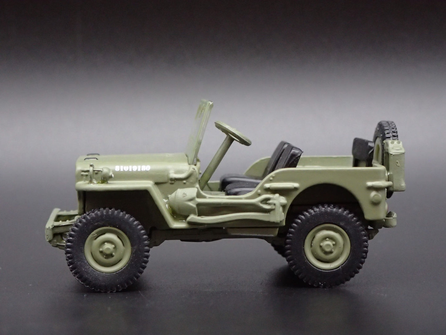 1941-1945 JEEP WILLYS MB ARMY 1:64 SCALE COLLECTIBLE DIORAMA DIECAST MODEL CAR