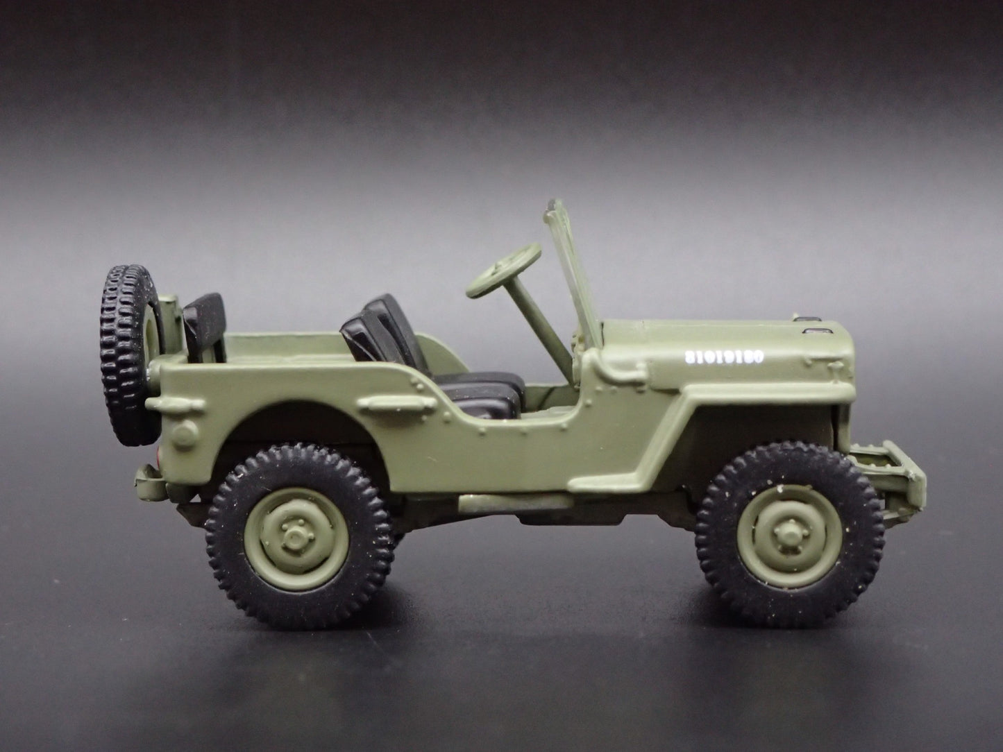 1941-1945 JEEP WILLYS MB ARMY 1:64 SCALE COLLECTIBLE DIORAMA DIECAST MODEL CAR